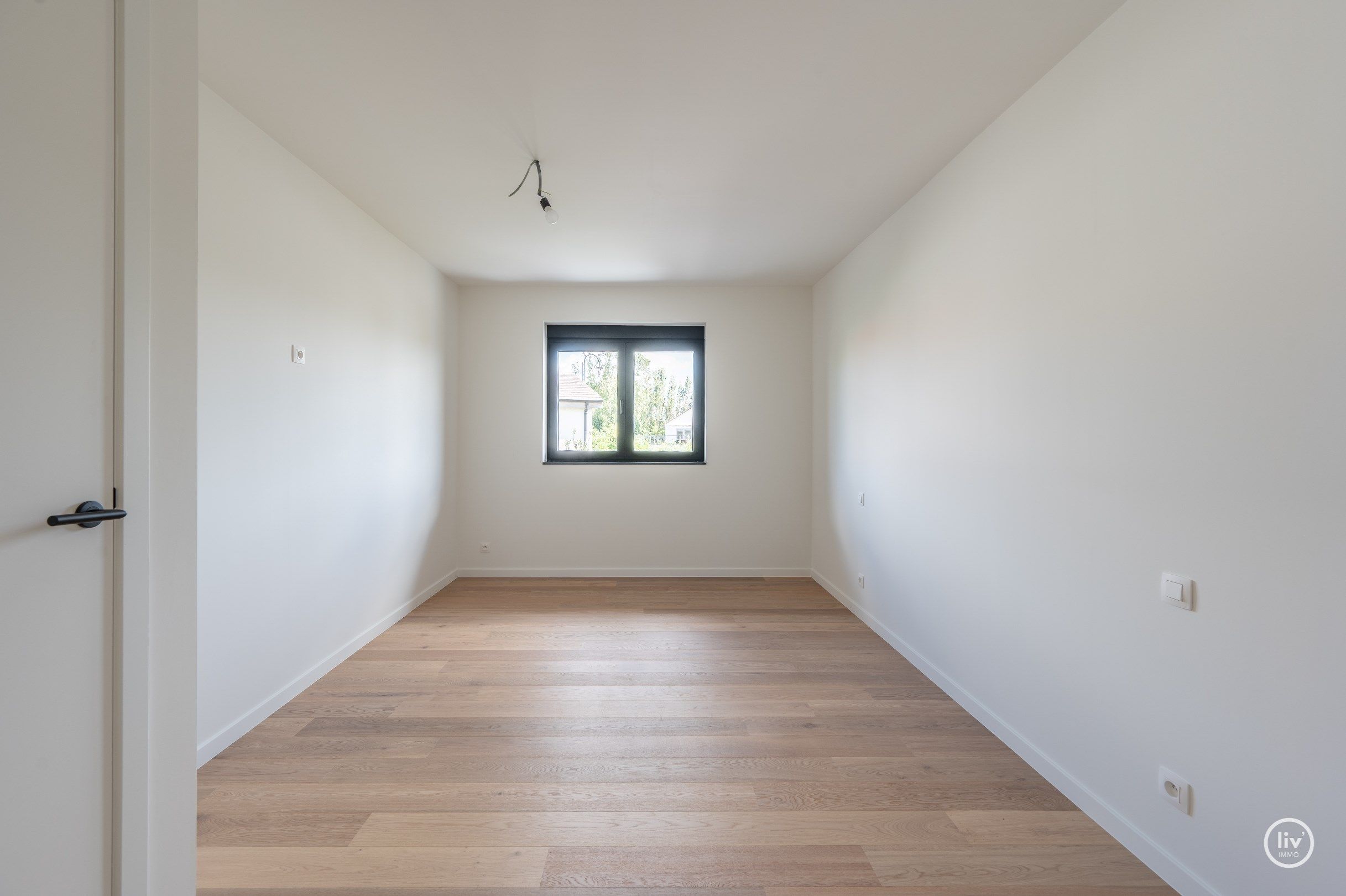 Prachtige alleenstaande en energiezuinige villa met zwembad en alle hedendaags modern comfortgelegen op een terrein van 699 m² en dit in een residentiële villaw foto 37