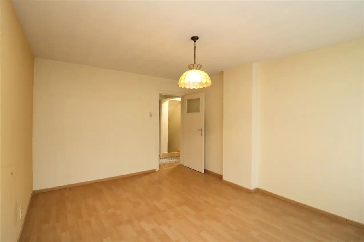 label c, nabij station, garage voor vijf wagens foto 23