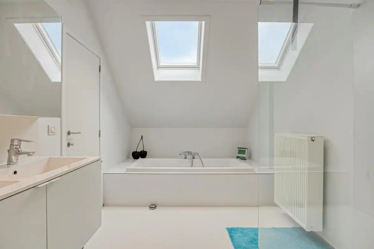 Verhuurde opbrengsteigendom met handelsruimte en duplex  foto 18