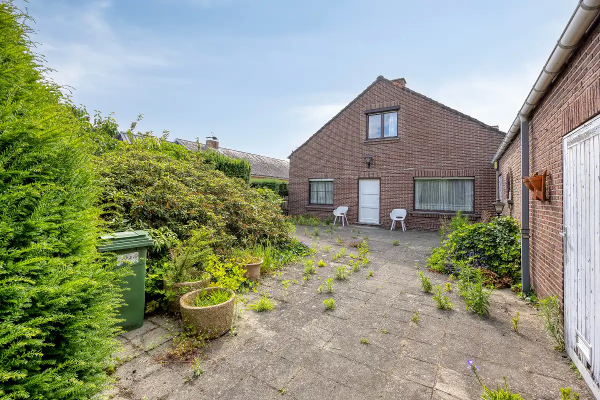 Open bebouwing met ruime tuin en uitzicht op groen foto 23