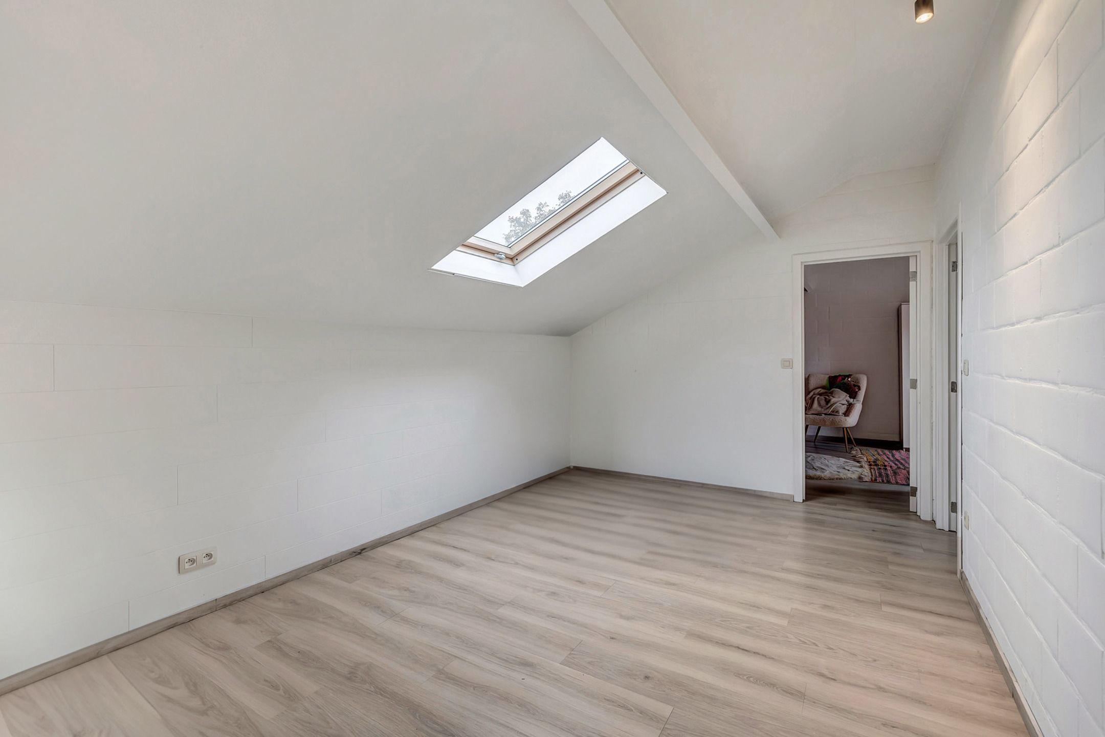 Instapklare woning te Ternat met drie slaapkamers, tuin en carport! foto 9