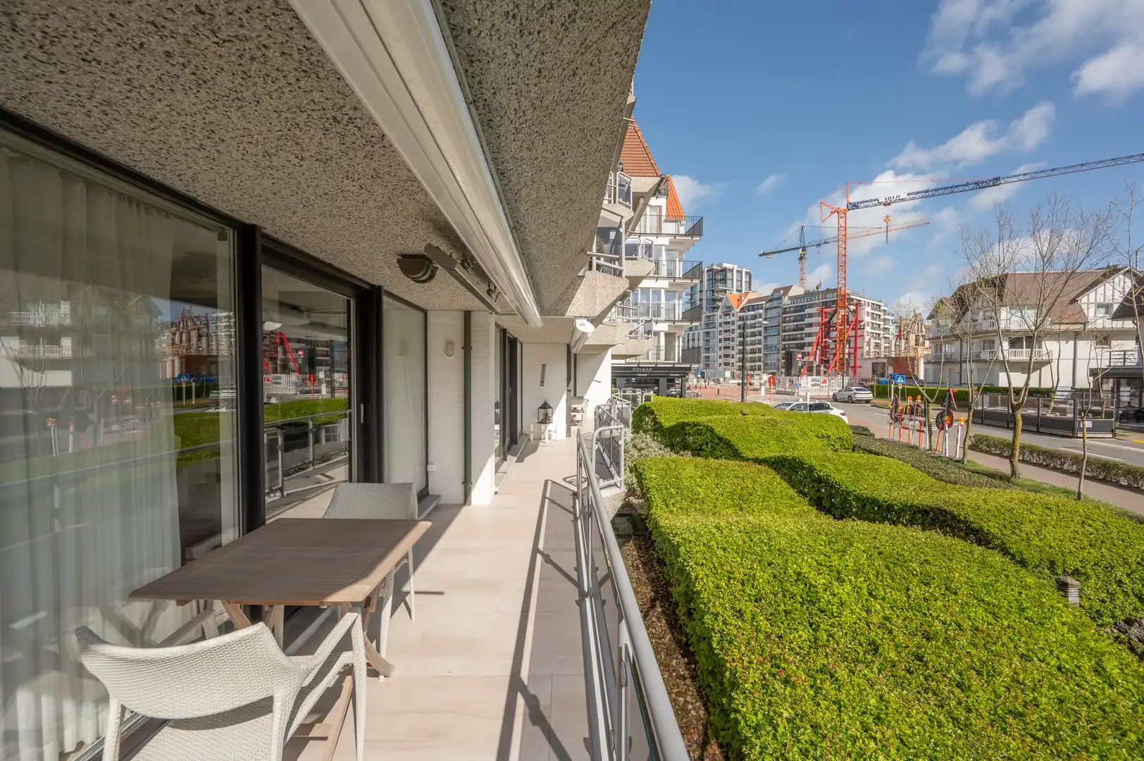 Uniek appartement van ongeveer 300 m2 met een prachtige privatieve tuin. foto 7