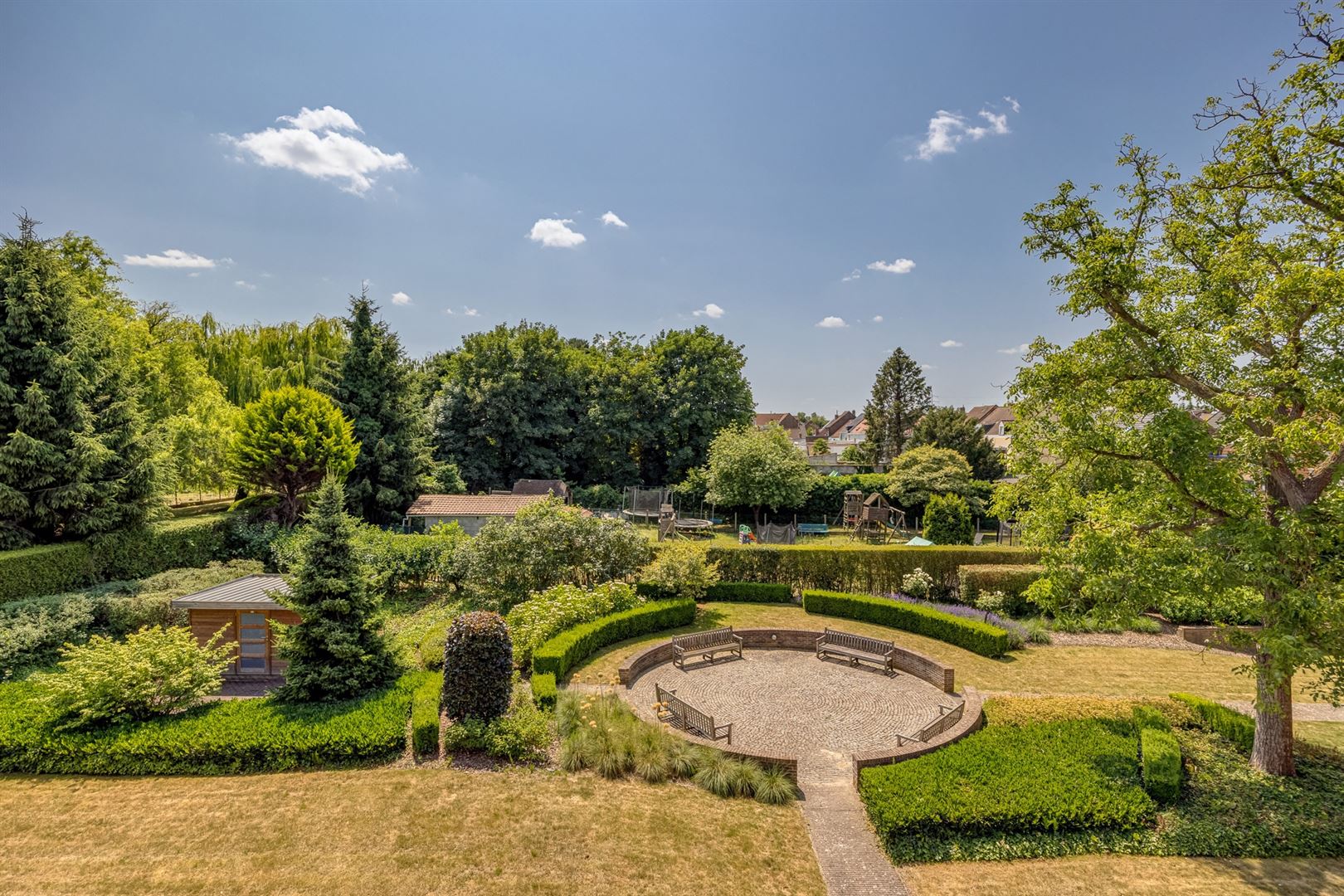 Lichtrijk 2 slpk app met autostaanplaats en gemeenschappelijke tuin foto 2