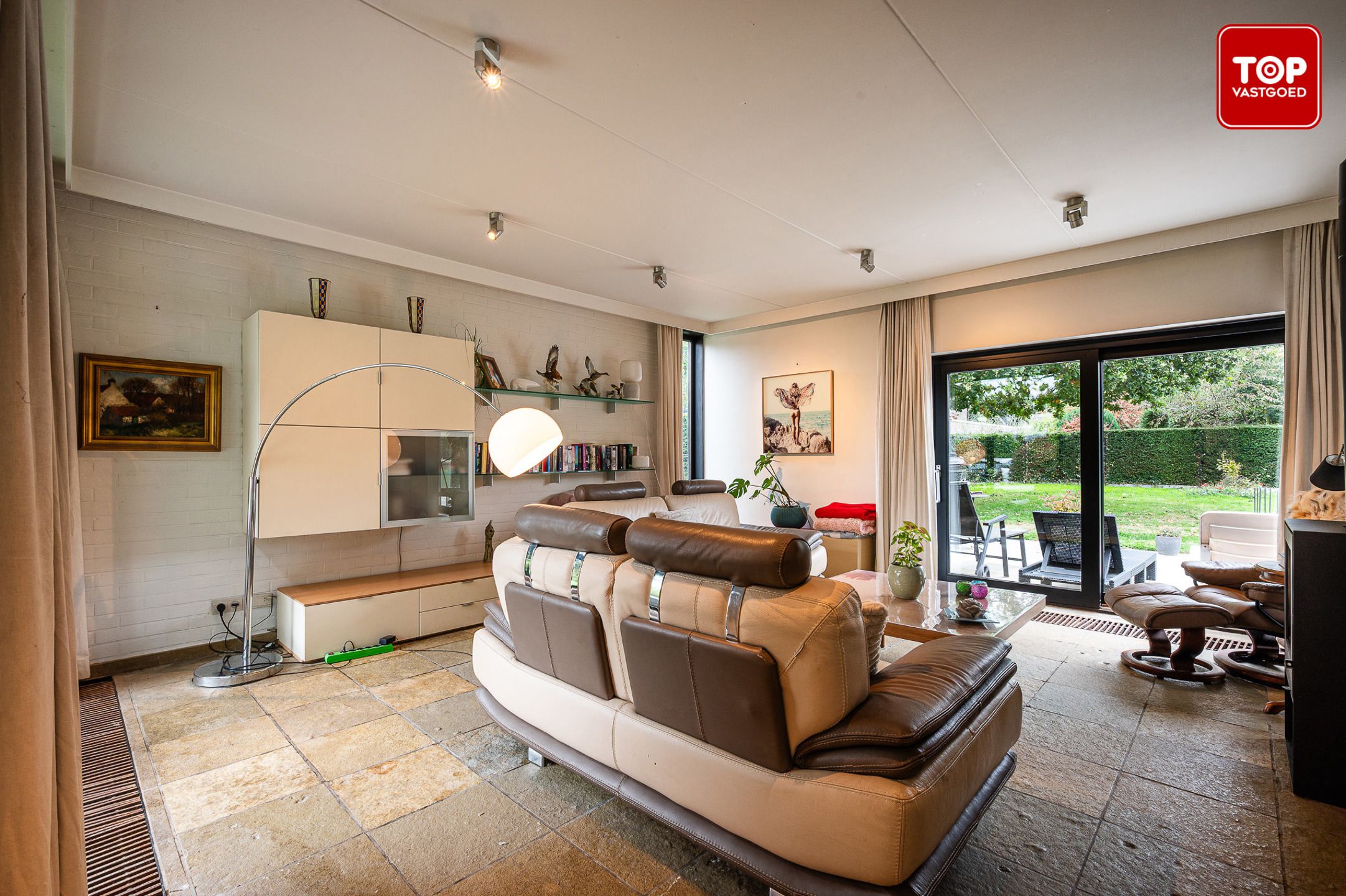 Ruime en lichtrijke villa met praktijkruimte en grote tuin nabij Gent foto 6