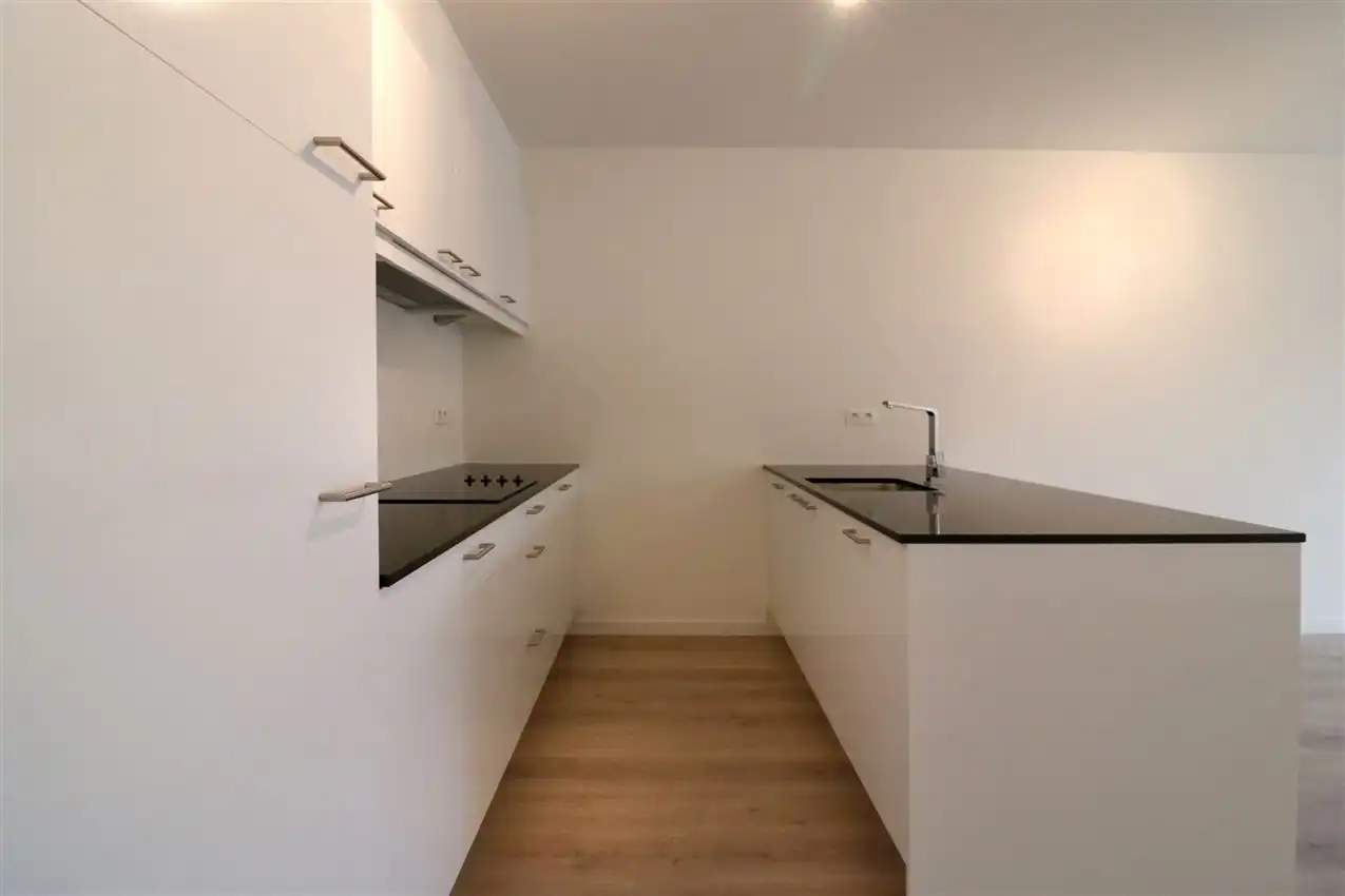 Gelijkvloers appartement met 2 slpk., terras en autostaanplaats foto 6