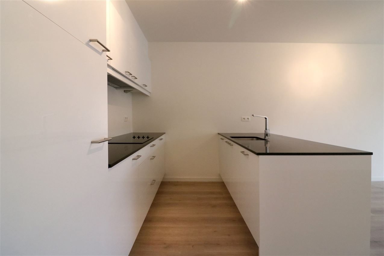 Gelijkvloers appartement met 2 slpk., terras en autostaanplaats foto 6