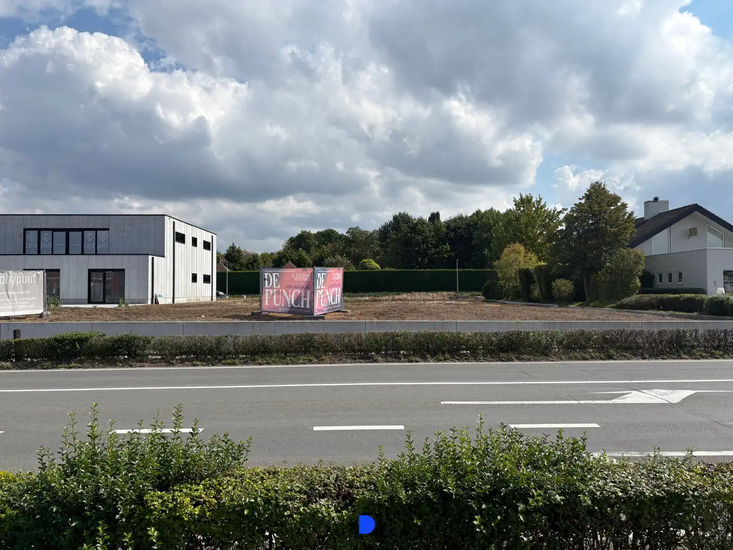Commercieel gelegen bouwgrond. foto 3