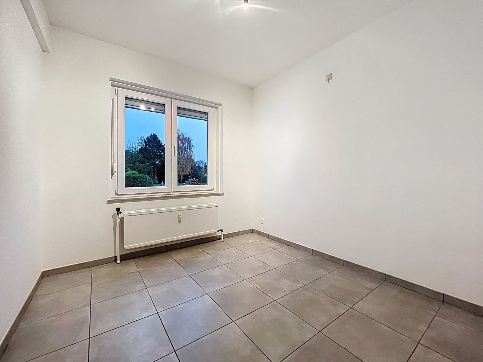 Gelijklvloers app met 2 slpks - garage en gemeenschap tuin foto 13