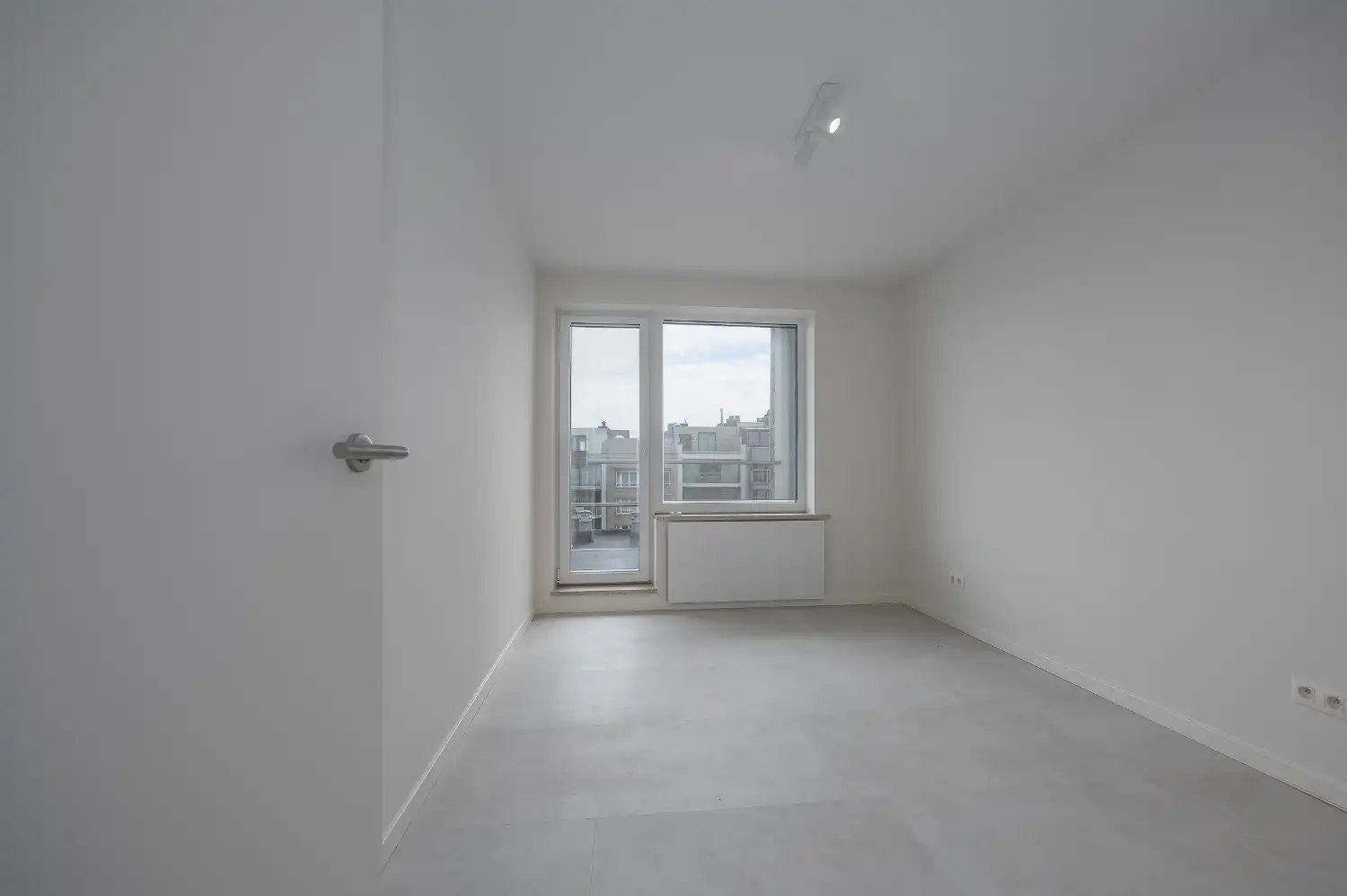 Gerenoveerd 2-slaapkamerappartement met frontaal zeezicht foto 20