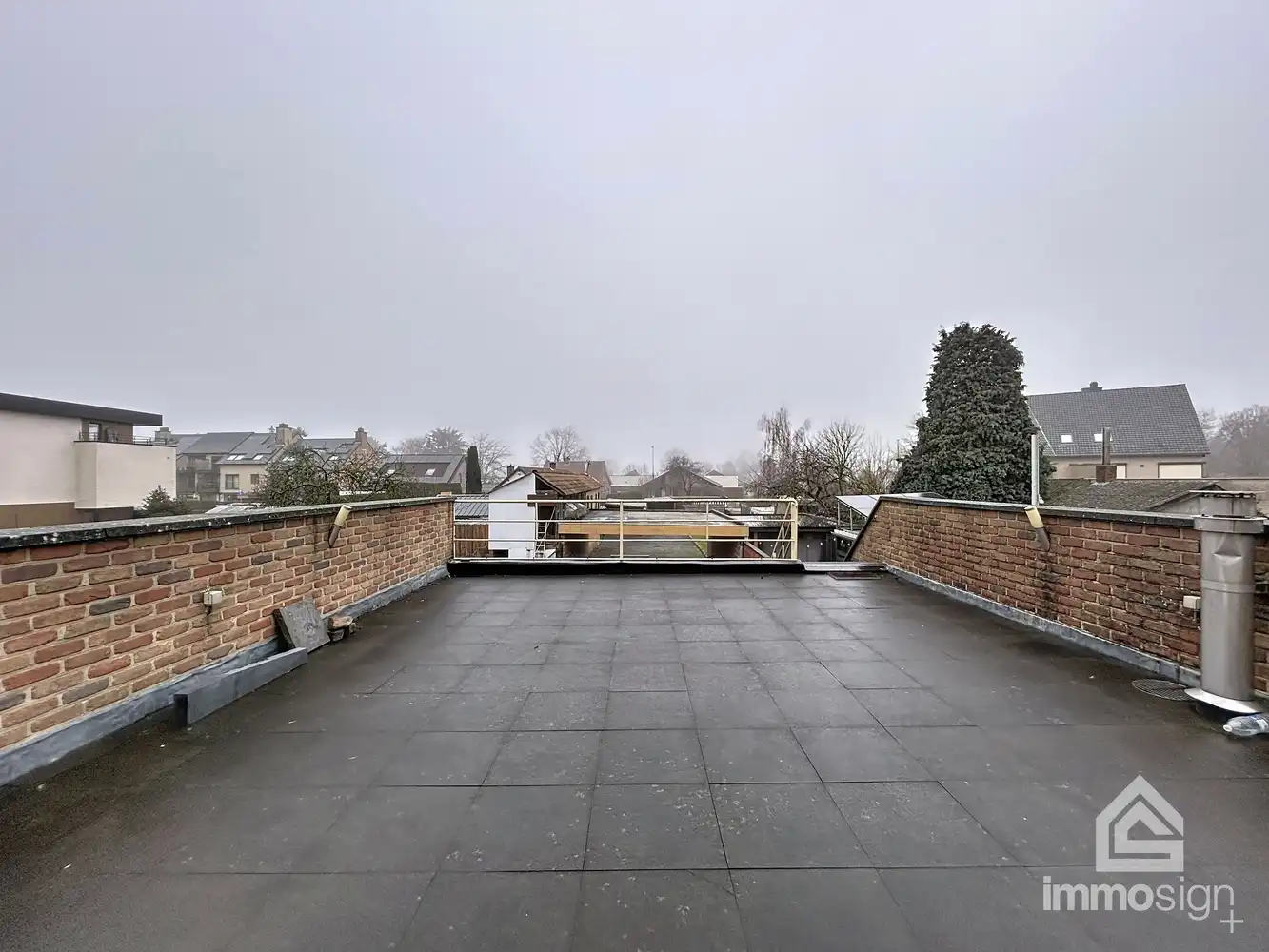 Ruim appartement met groot terras, 2 slaapkamers en carport in Peer centrum foto 13