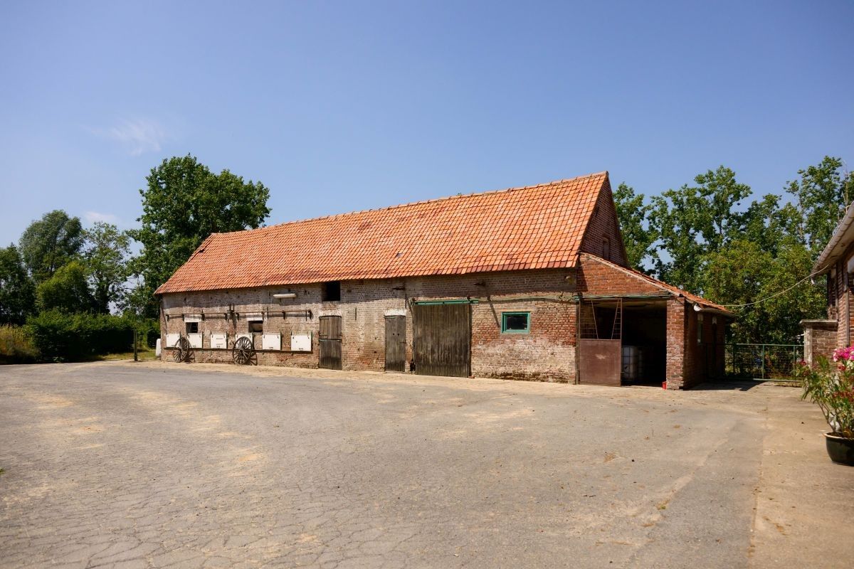 Zeer mooi gelegen hoeve met aanpalende landbouwgronden te koop te West-Vleteren foto 5