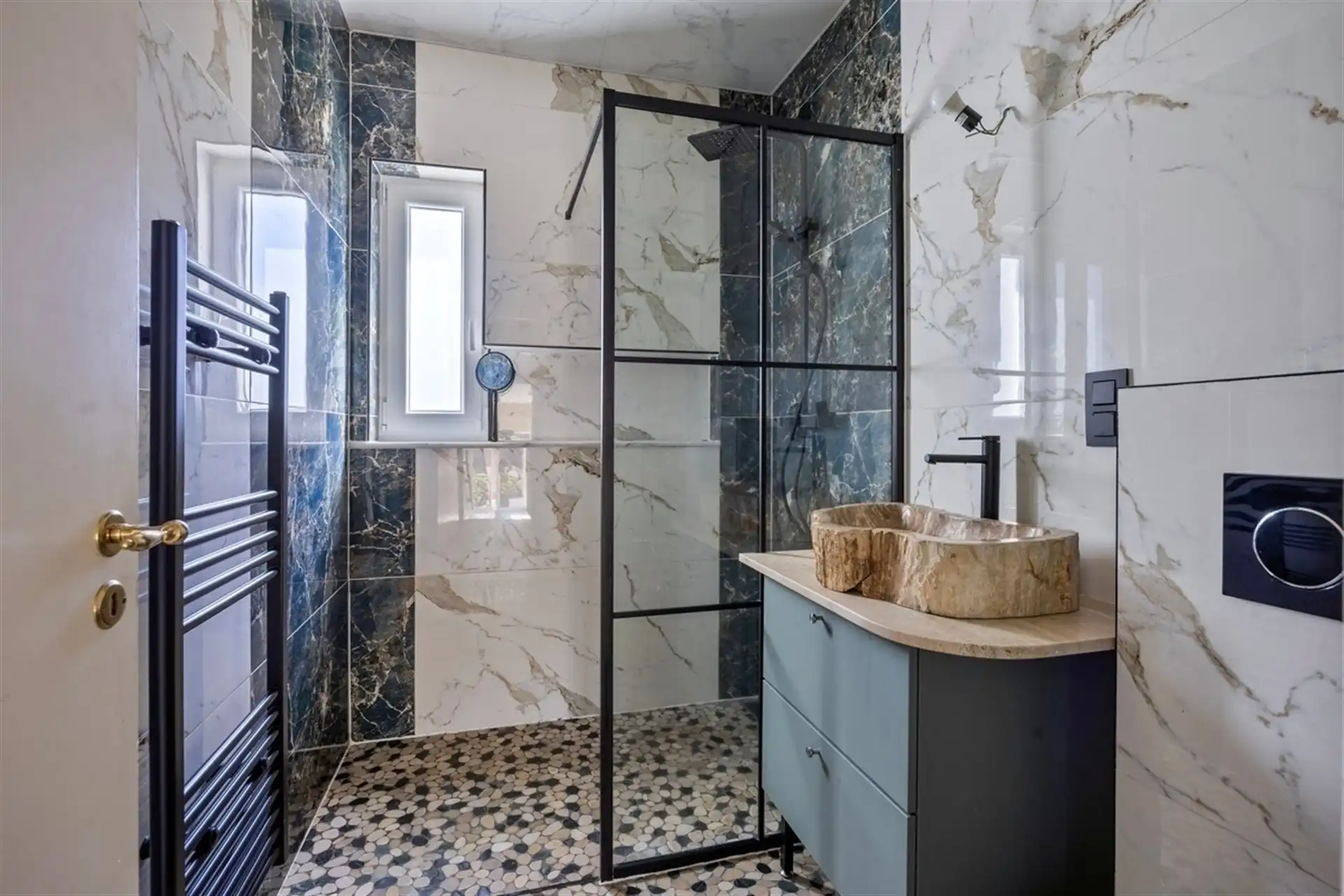 Ruime gerenoveerde villa met 4 slaapkmaers in residentiele wijk foto 8