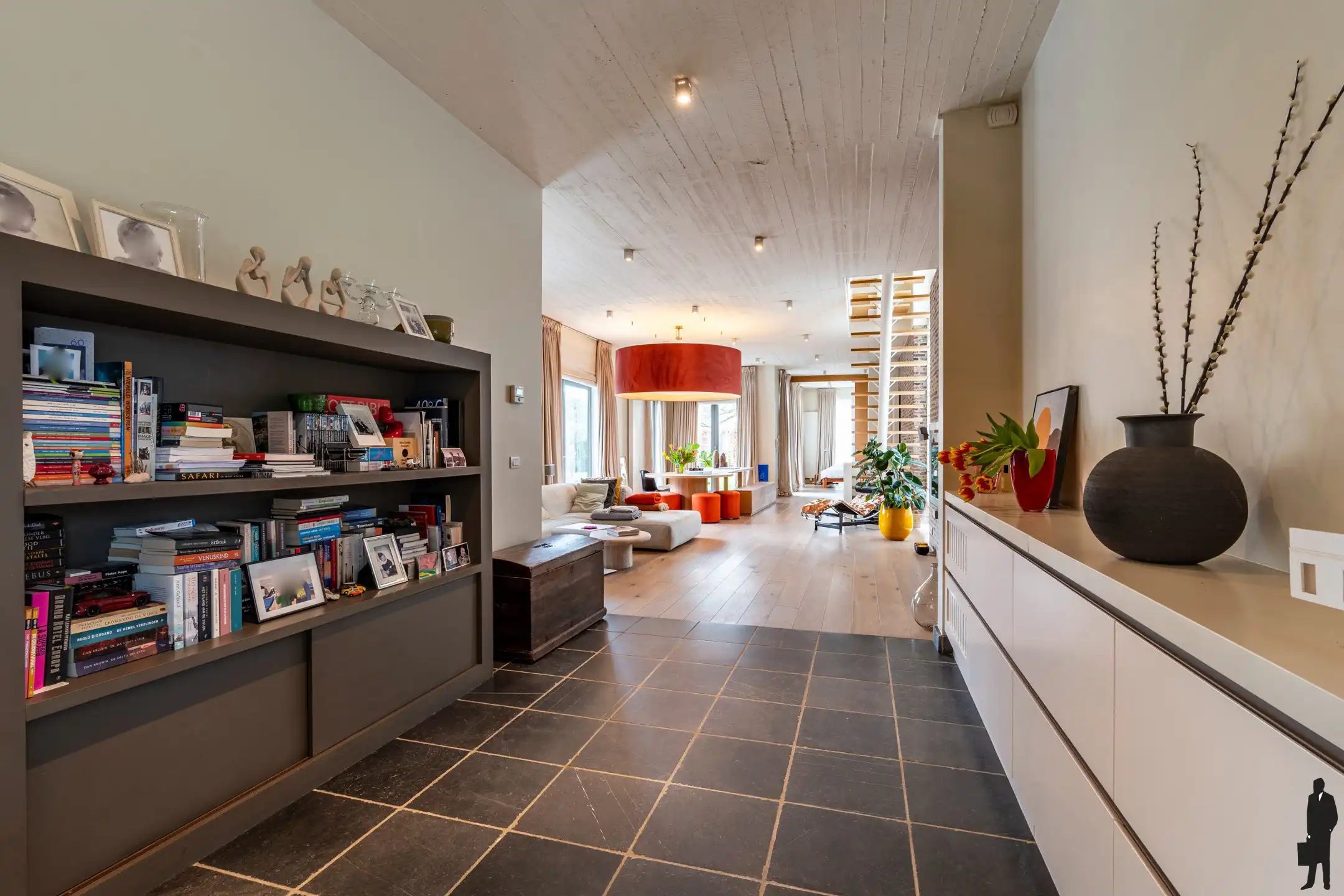 Unieke villa met zwembad, 4 slpk en zuidgerichte tuin foto 11