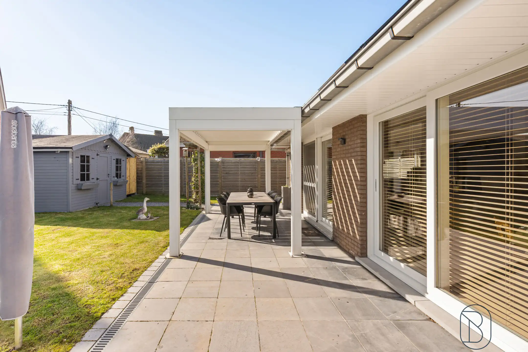 Instapklare energiezuinige topper met garage en tuin foto 2