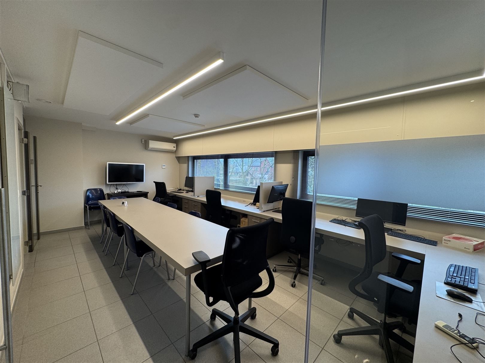 Uniek kantoorgebouw met duplex appartement te koop foto 7
