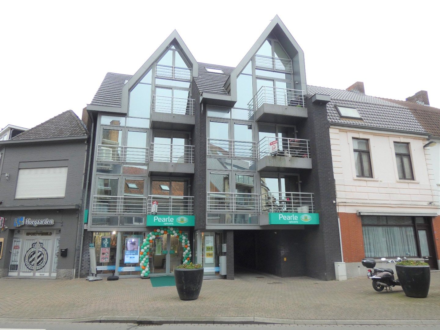 Instapklaar energiezuinig appartement hartje Torhout, met 2 slp en zonnig terras (garage), Torhout. foto {{pictureIndex}}
