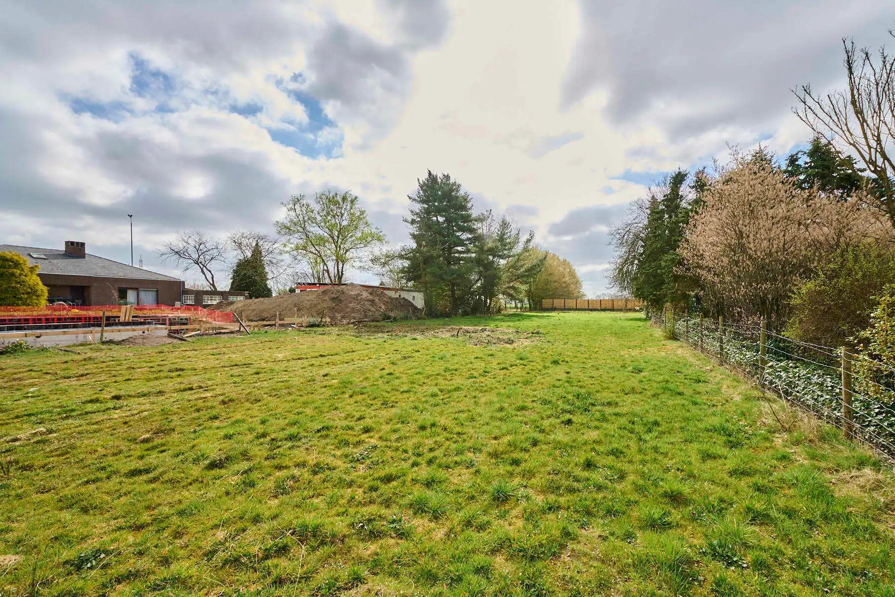 Grond te koop foto {{pictureIndex}}