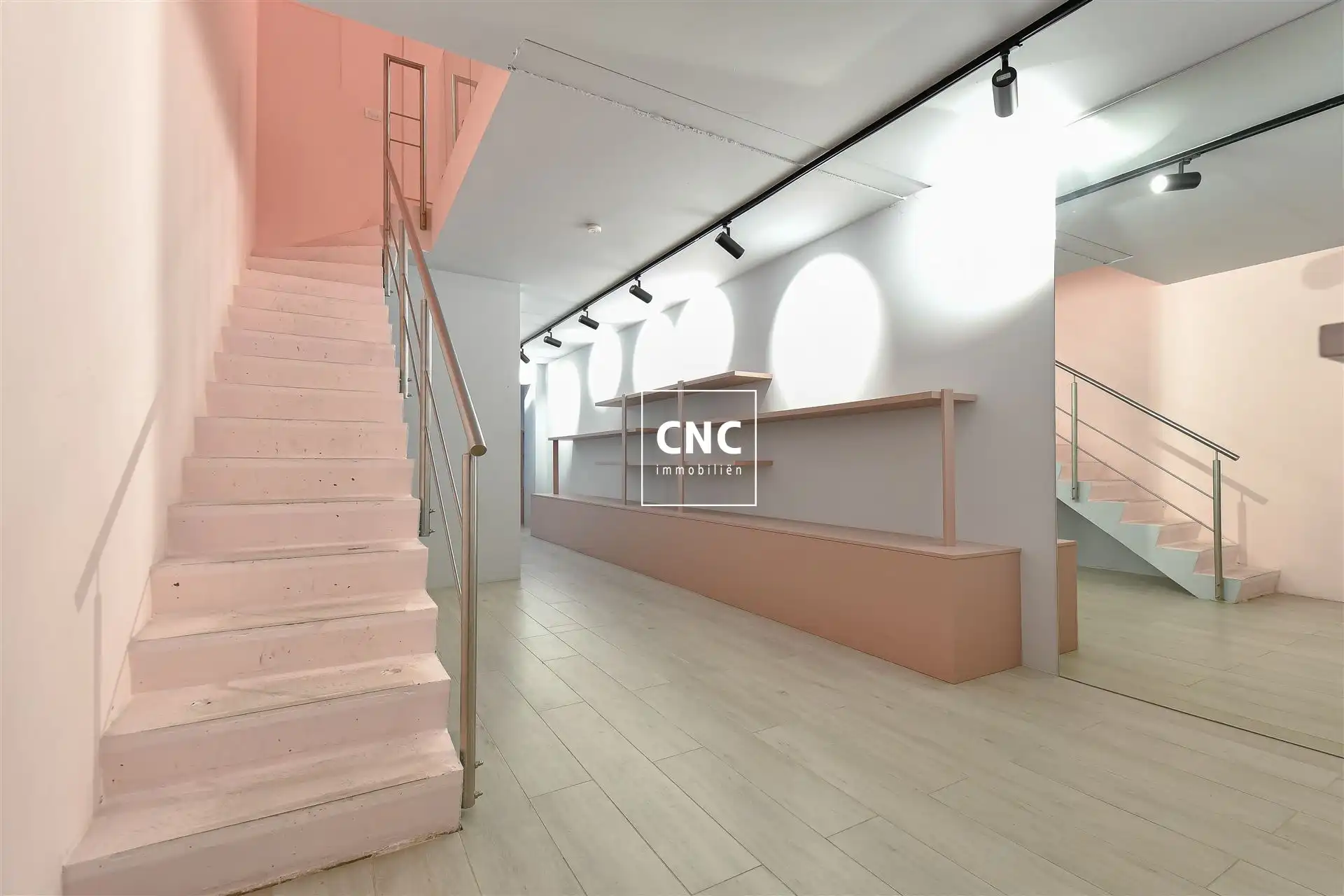 Recent lichtrijk handelspand in het commerciële centrum van Knokke foto 6