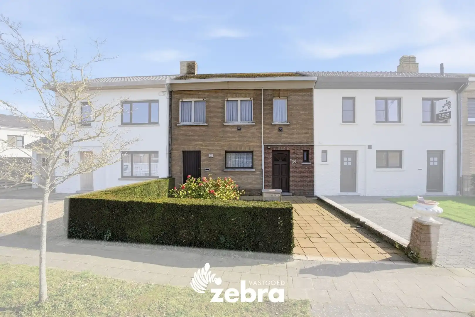 Hoofdfoto van de publicatie: Te renoveren woning met veel potentieel op rustige ligging!