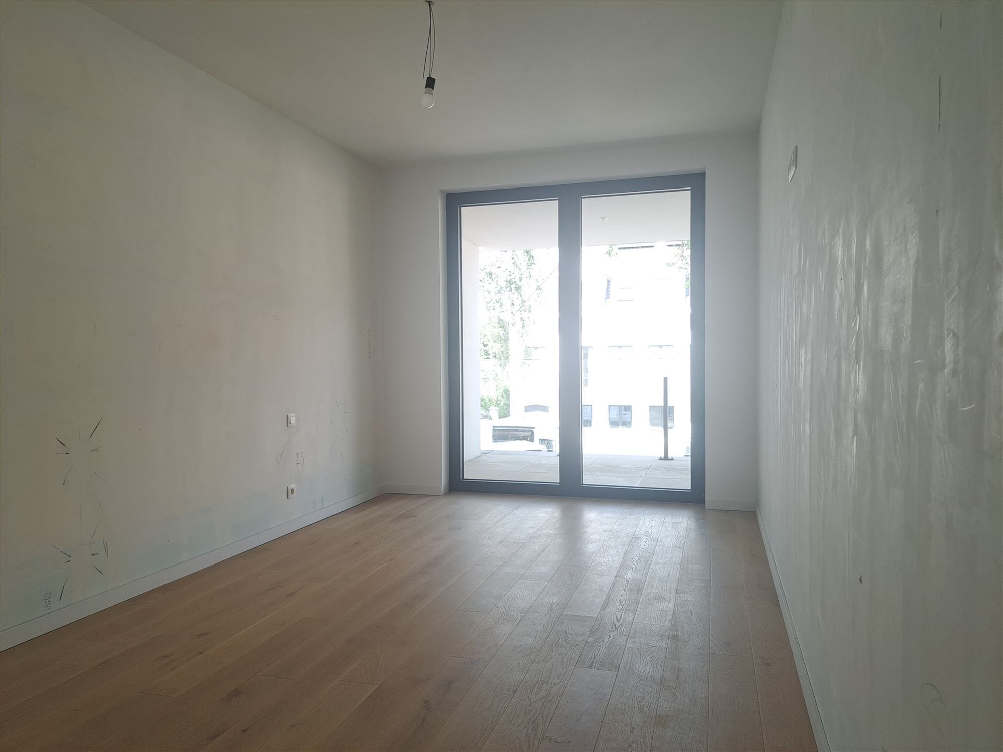 Ontdek dit moderne appartement met een luxueuze afwerking en mooi design. 2 slaapkamers met elk hun badkamer. En met ondergrondse parking. foto 14