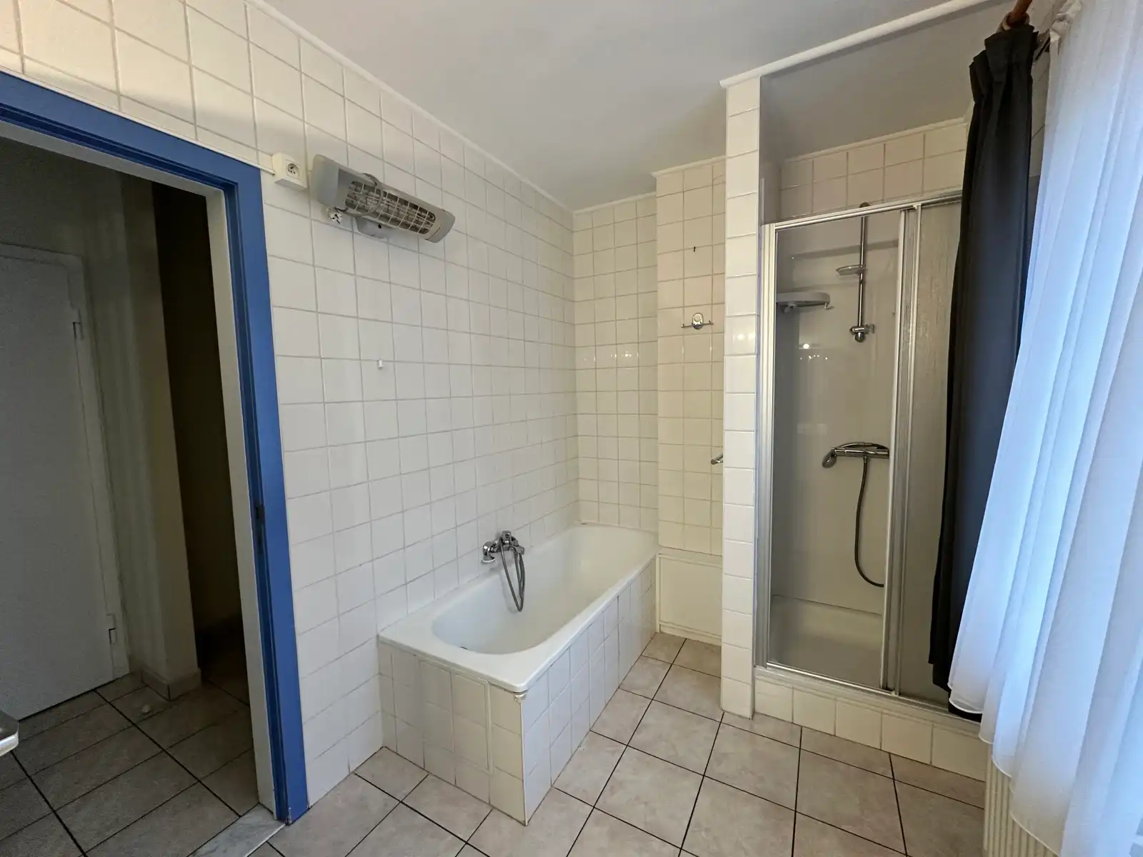 Ruim Appartement met Garage, 2 slaapkamers en terras foto 25