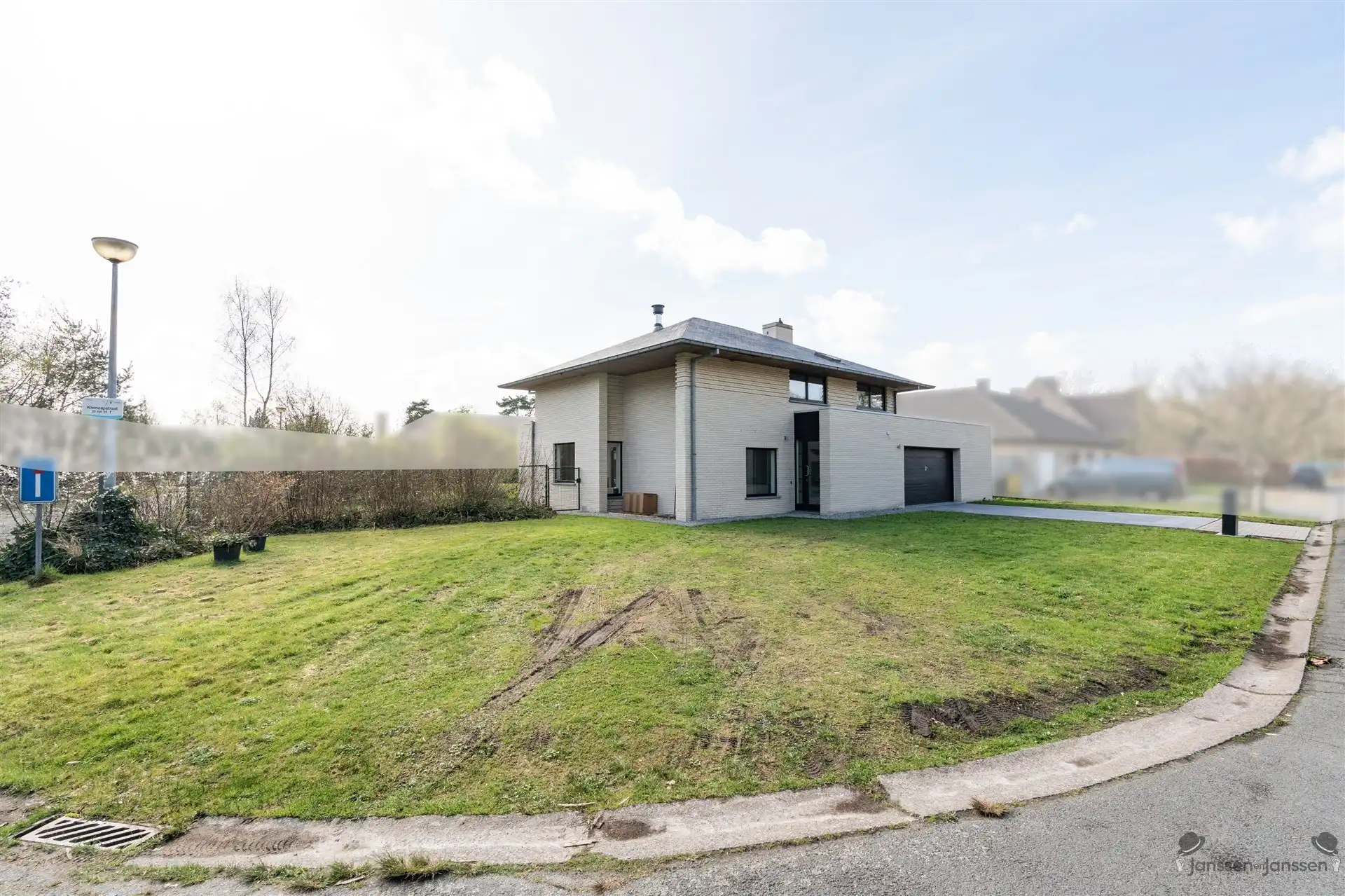 MODERNE, VOLLEDIG GERENOVEERDE VILLA OP RUSTIGE LIGGING IN TREMELO foto 2