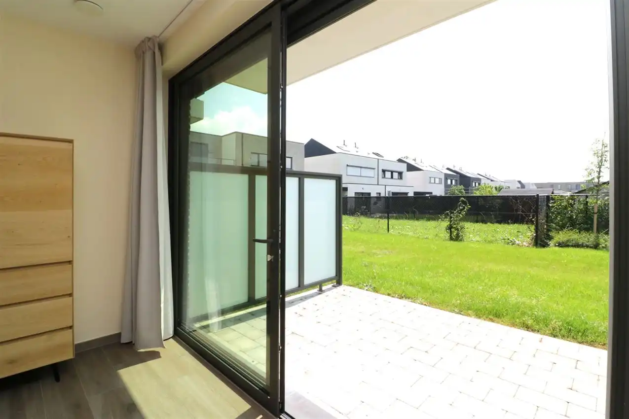 Gelijkvloers app., twee slaapkamers, autostaanplaats nabij centrum foto 8