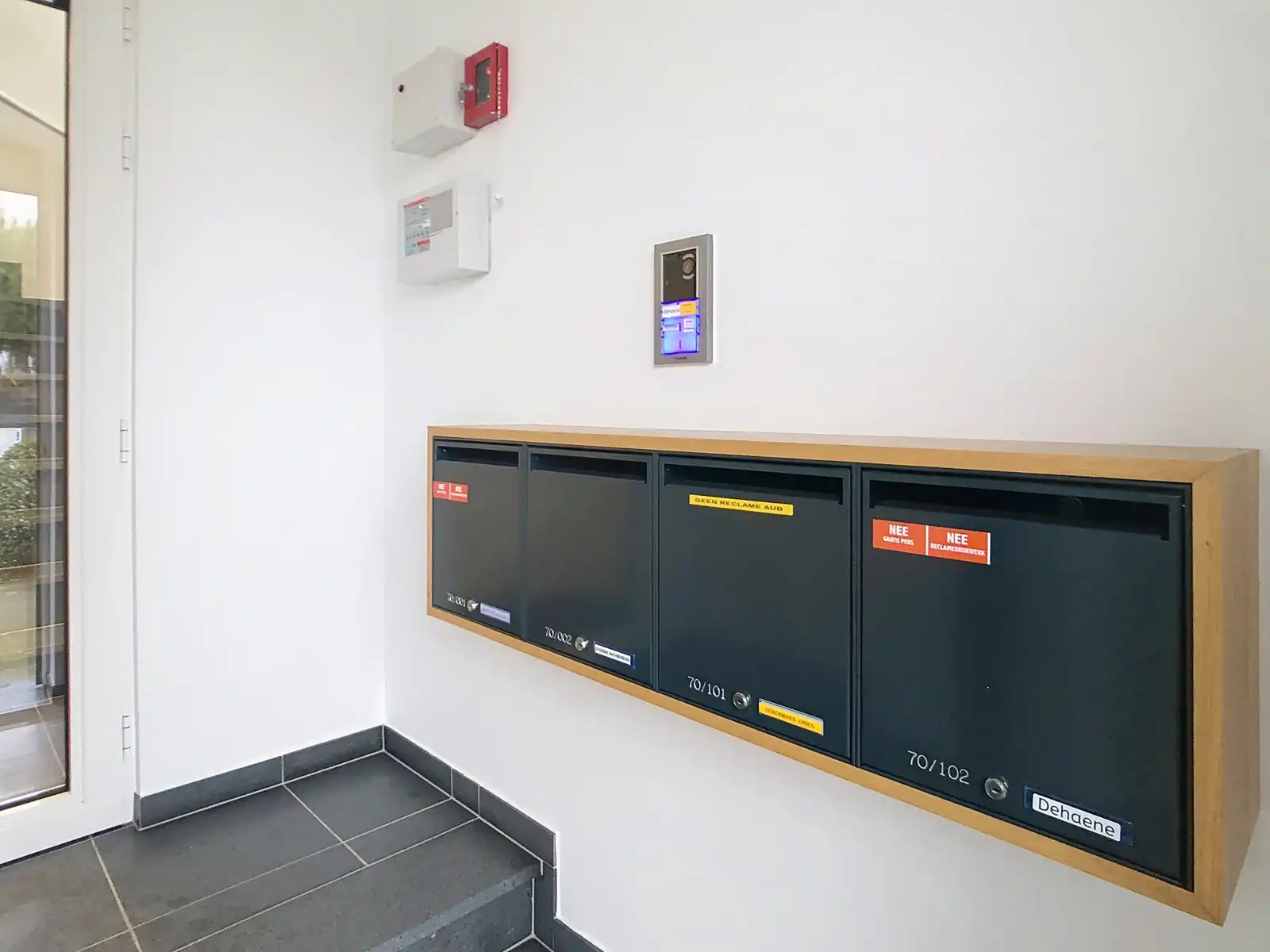 Gelijkvloers appartement met 2 slkrs, terras en staanplaats foto 3