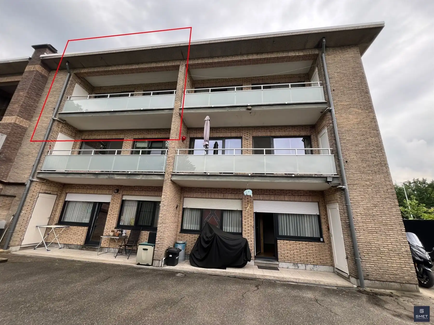 Gerenoveerd appt met 2 slpks, terras en garage foto 23