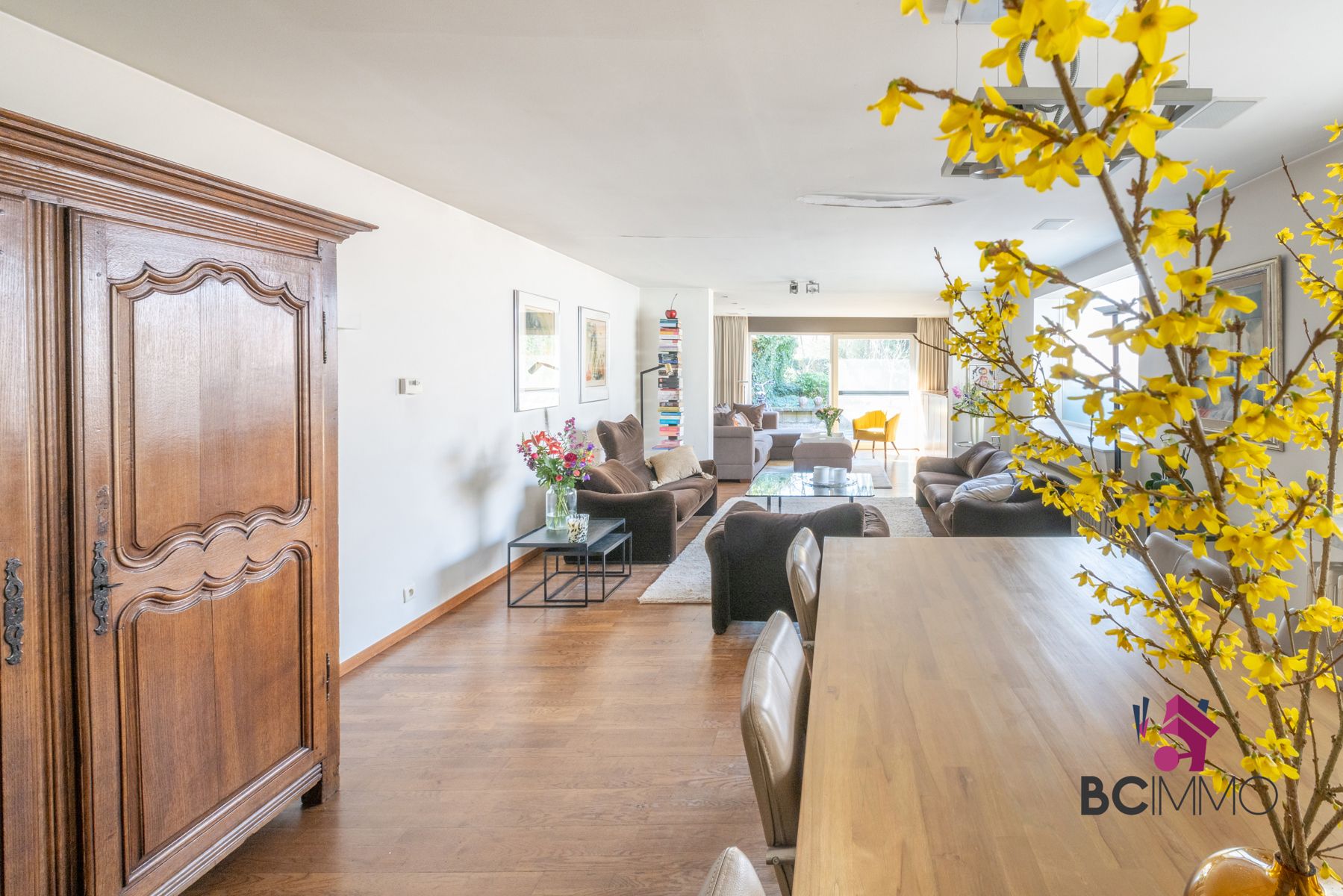 Ruime woning met praktijkruimte en 6 slaapkamers te Genk foto 7