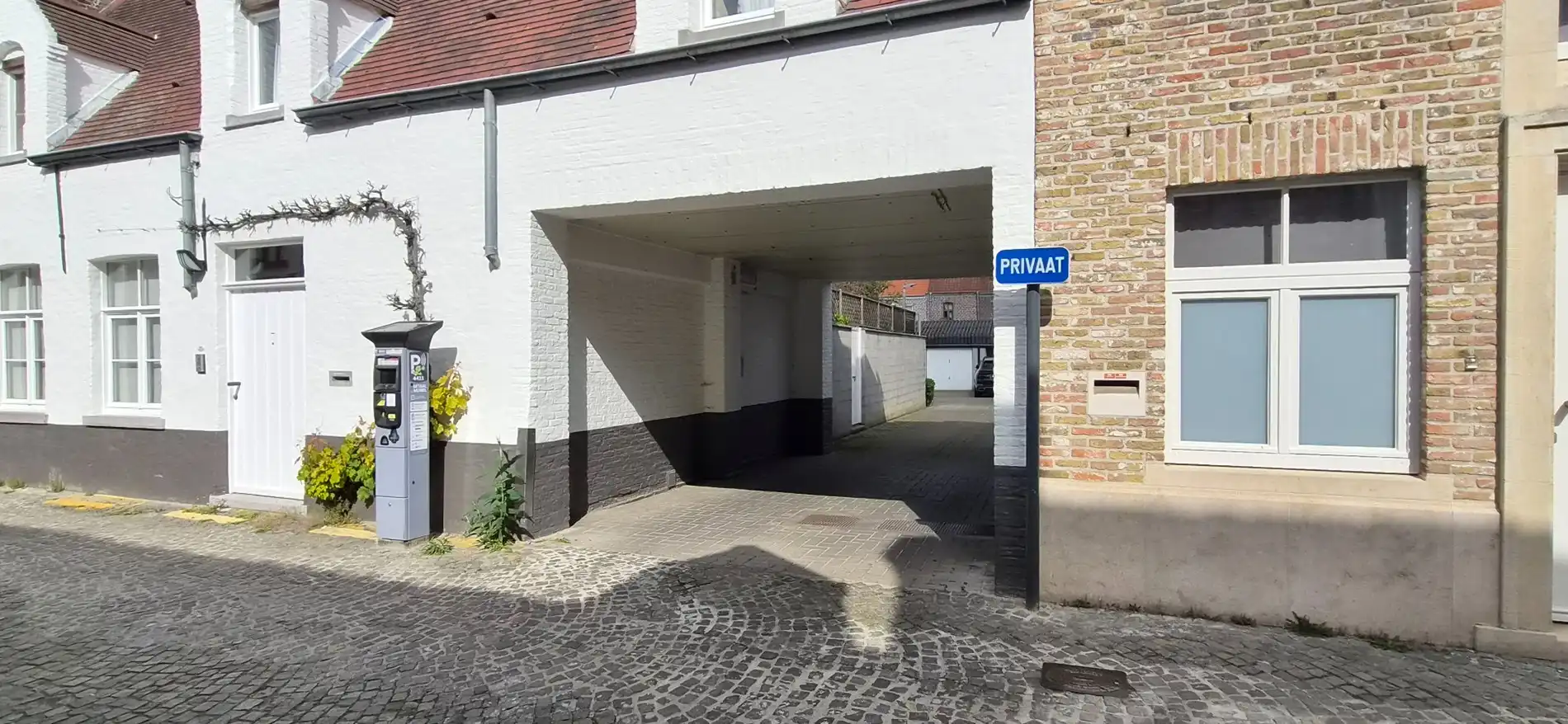 Brugge: te vernieuwen woning met garage foto 4