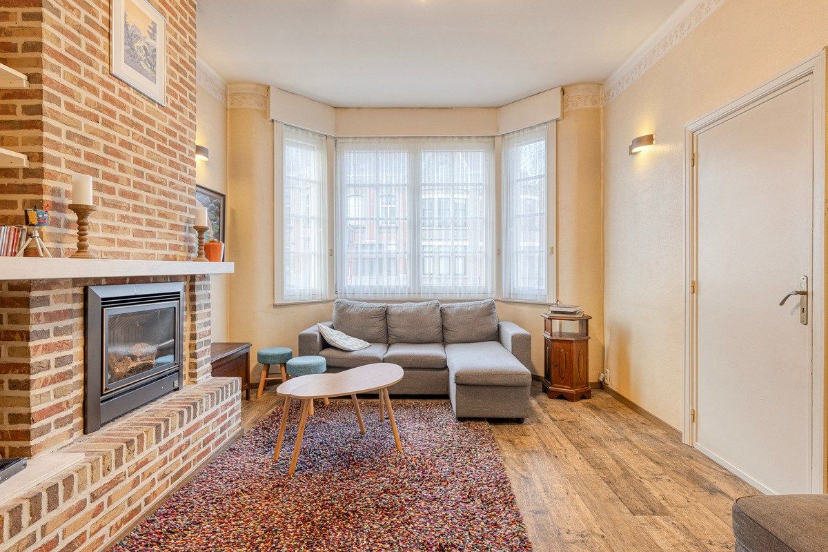 Charmante op te frissen woning met 4 slaapkamers en stadstuintje! foto 2