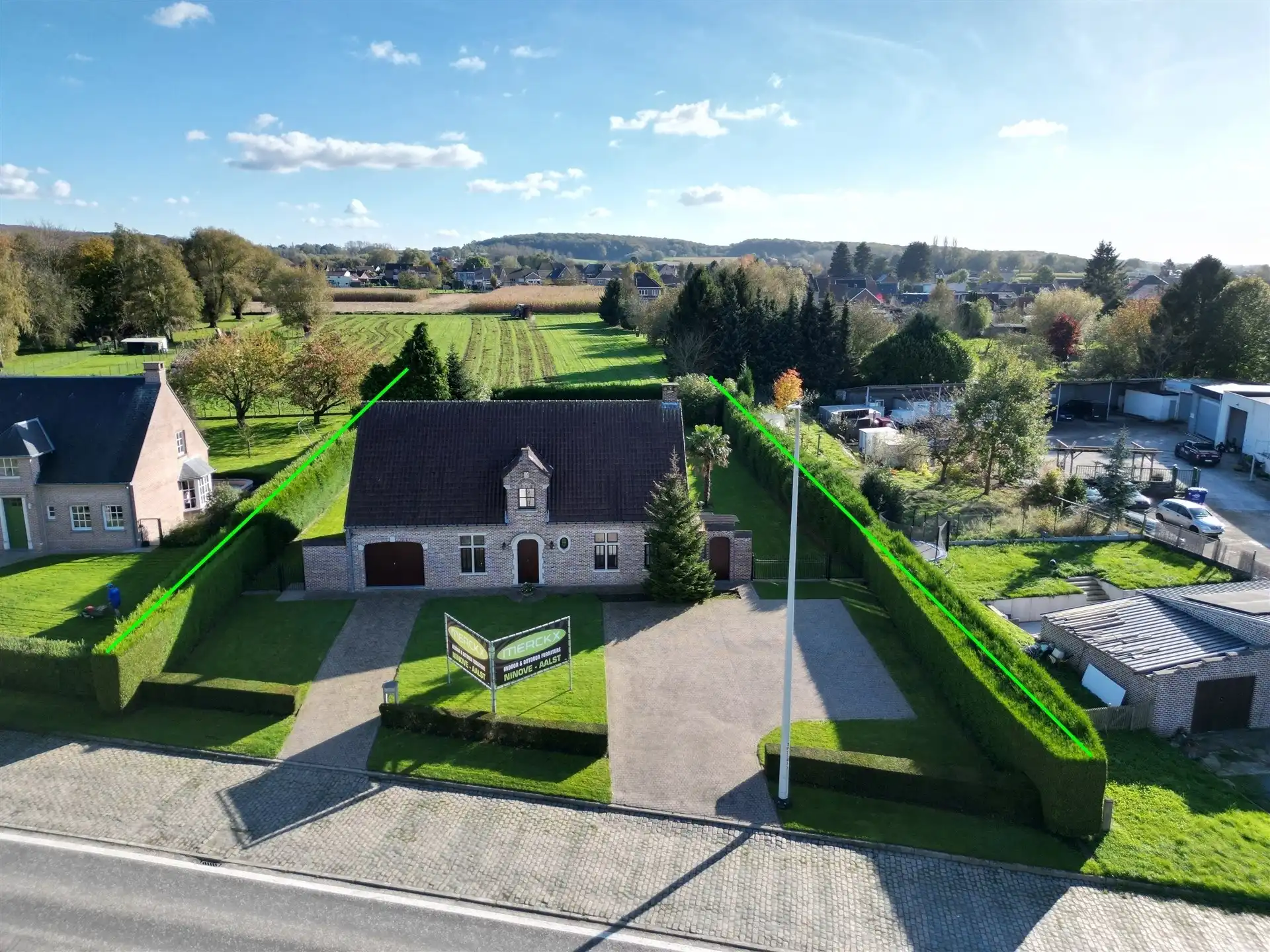 Hoofdfoto van de publicatie: Villa met 4 slaapkamers, bureel en uitstekende bereikbaarheid in Meerbeke (Ninove)