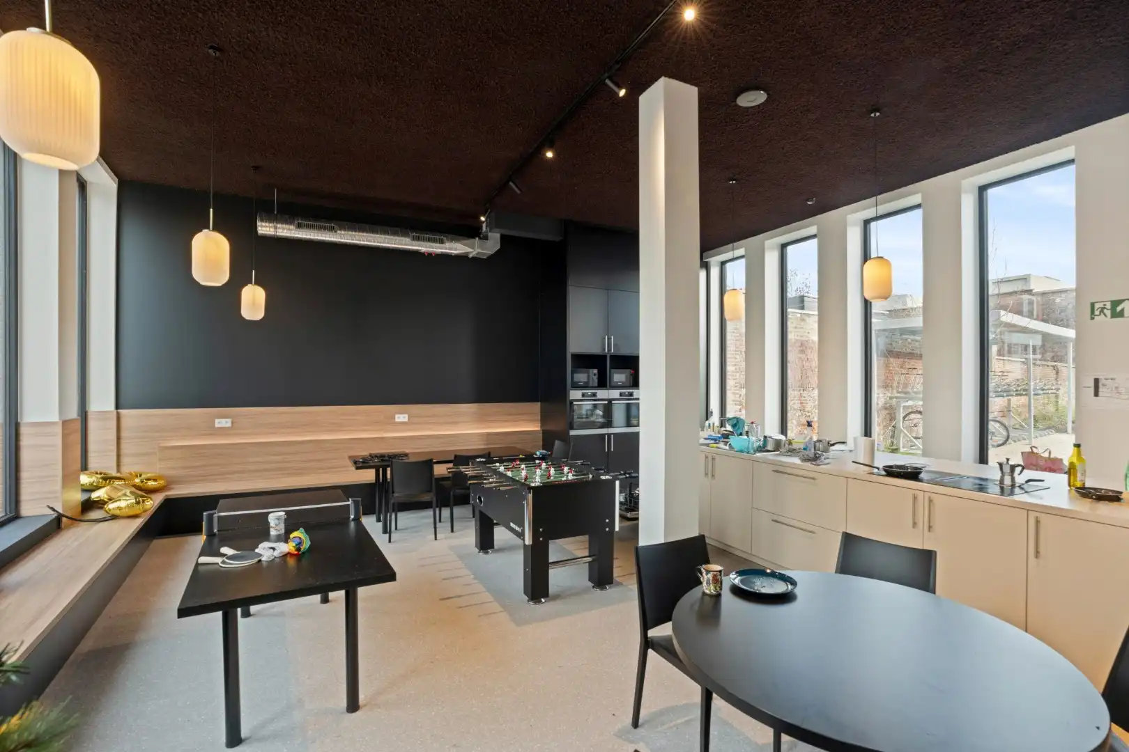 Gelijkvloerse nieuwbouwstudentenkamer met privébadkamer in hartje Kortrijk foto 4