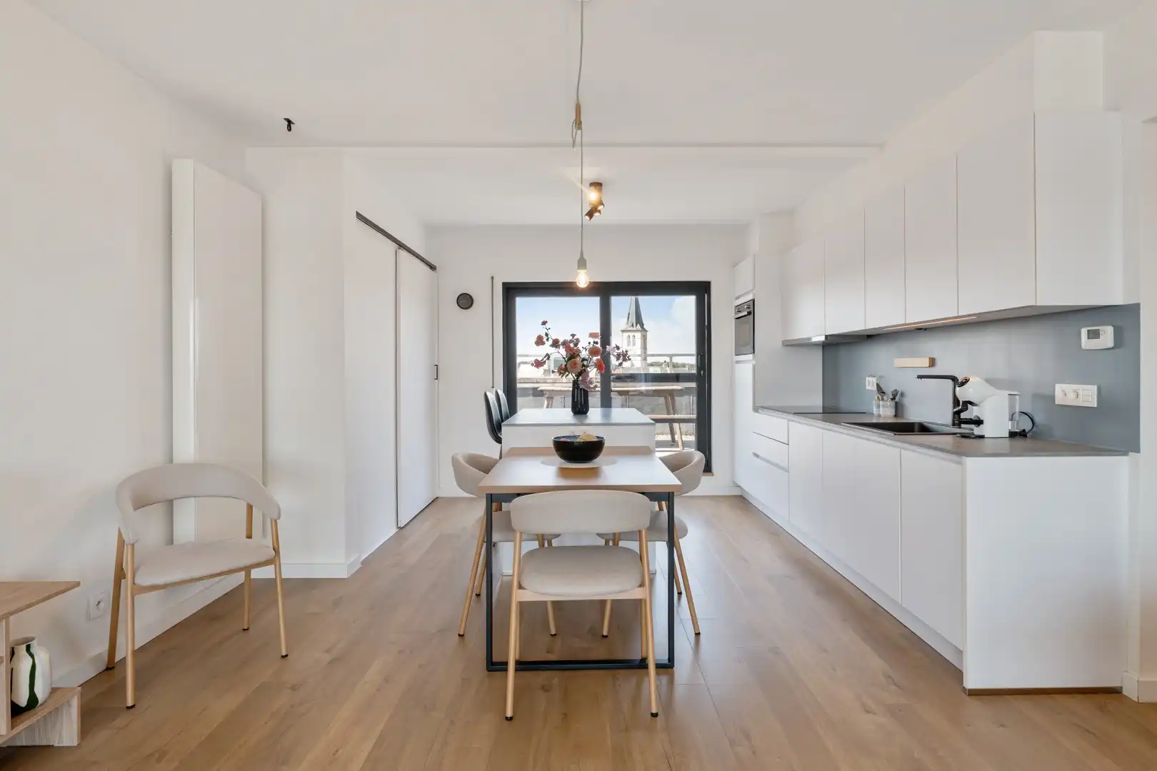 Instapklaar dakappartement met 2 terrassen in centrum Bree foto 13