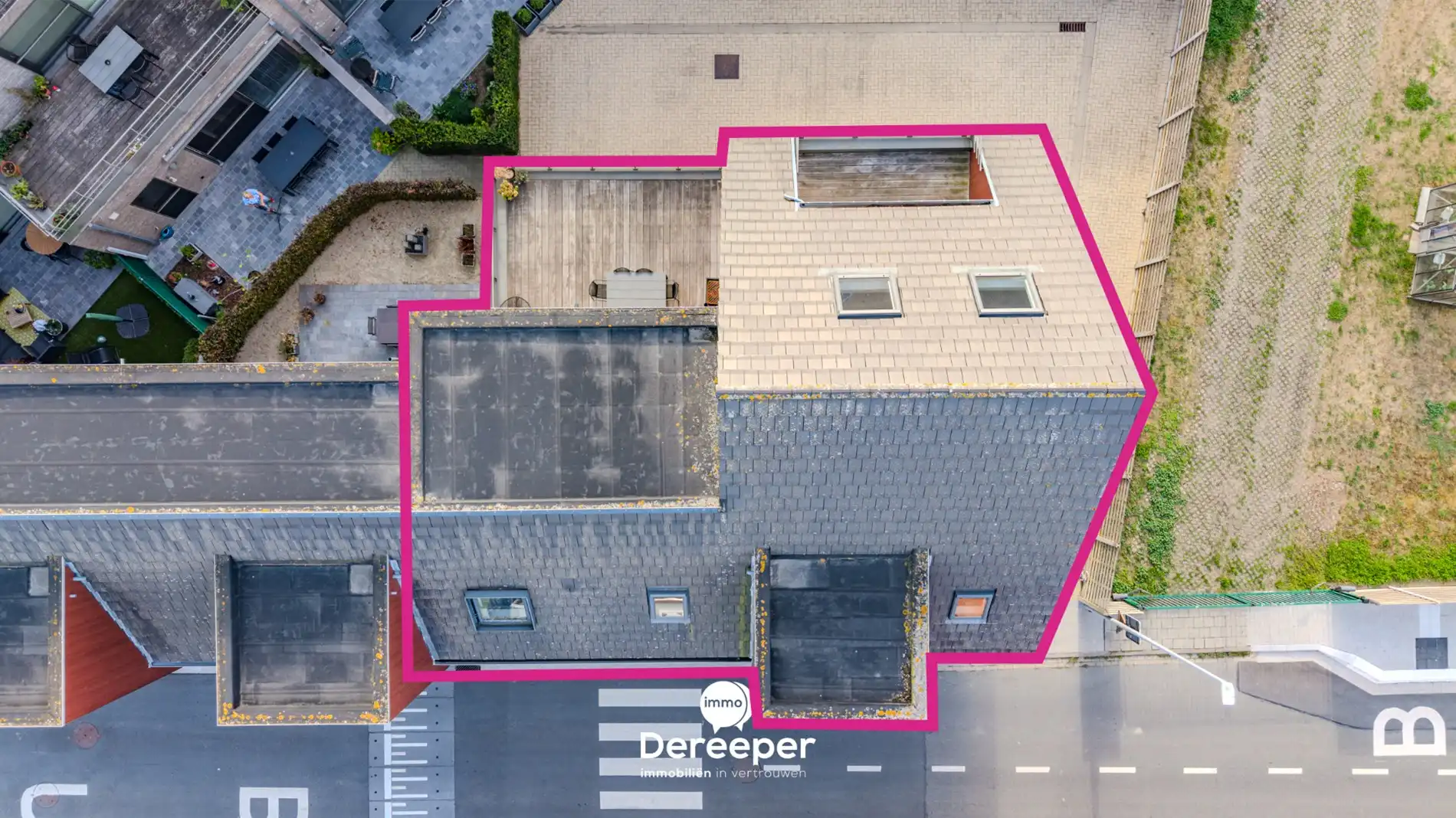 Modern en ruim duplexappartement met 3 slaapkamers in het centrum van Zerkegem foto 16
