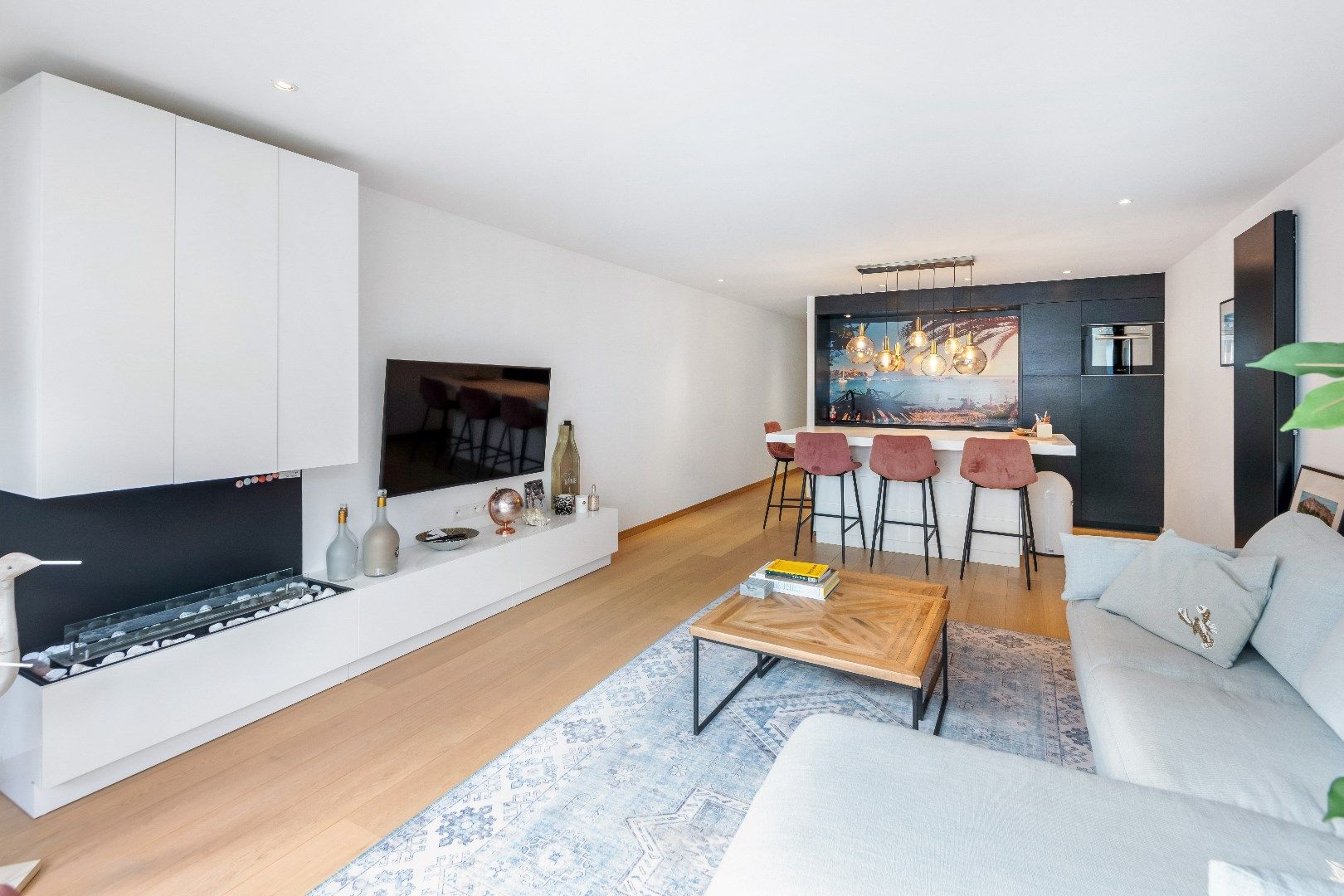 Mooi vernieuwd appartement centraal gelegen op de Paul Parmentierlaan foto 3