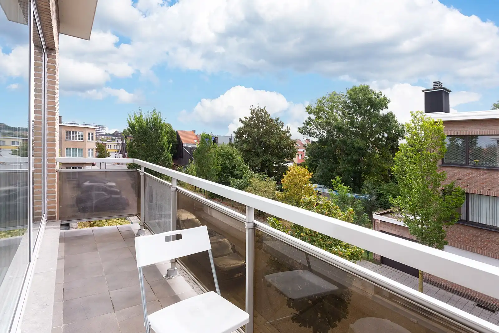 Verzorgd en lichtrijk appartement met garagebox foto 6