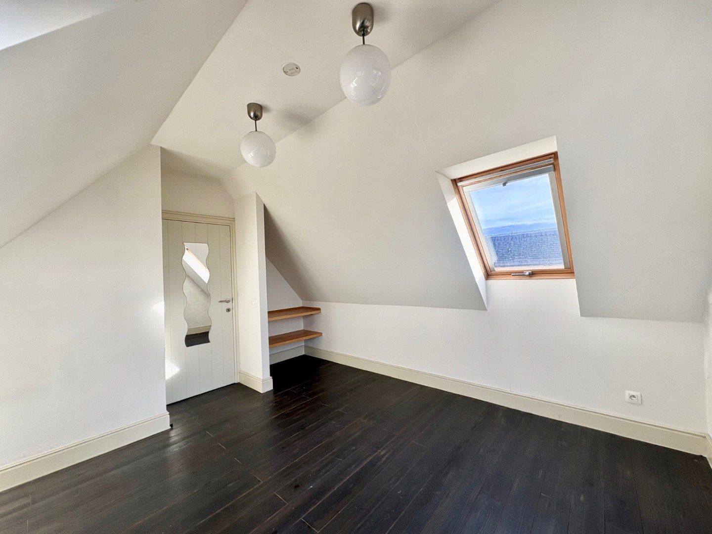 Stijlvol 3-slaapkamer duplexappartement met zonnig terras foto 17