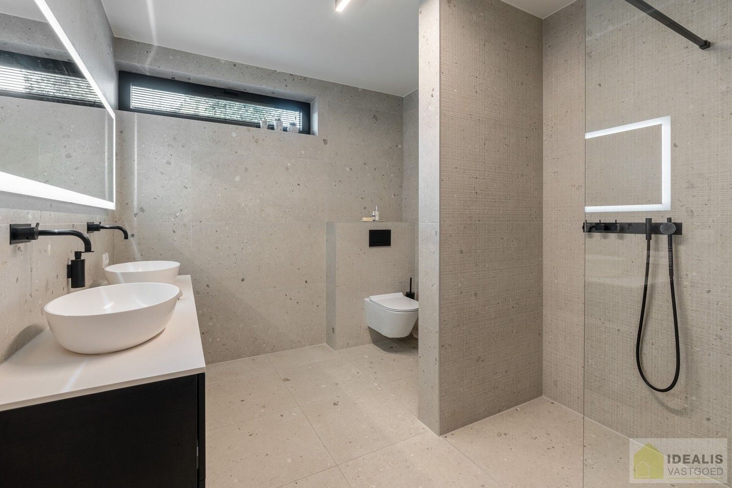 PRACHTIGE, PERFECT ONDERHOUDEN EN MODERN OPGETROKKEN WONING MET EEN HEERLIJK LICHTRIJKE WOONKAMER MET OPEN KEUKEN, 3 SLAAPKAMERS, 2 BADKAMERS VOORZIEN VAN ALLE COMFORT foto 22