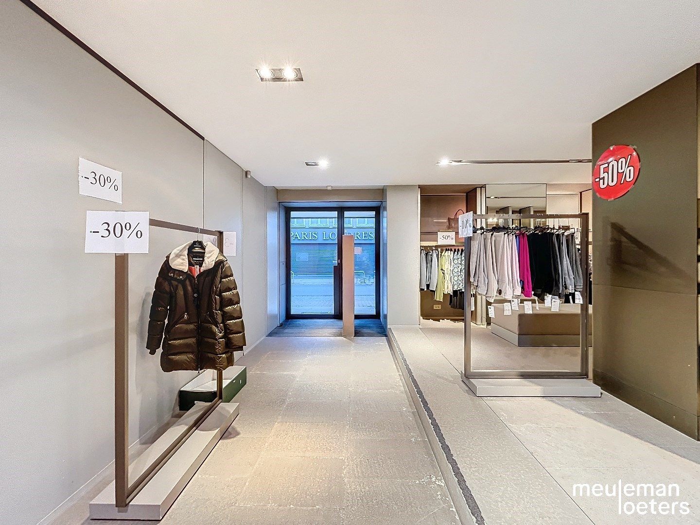 Unieke winkelruimte in het commercieel centrum foto 8
