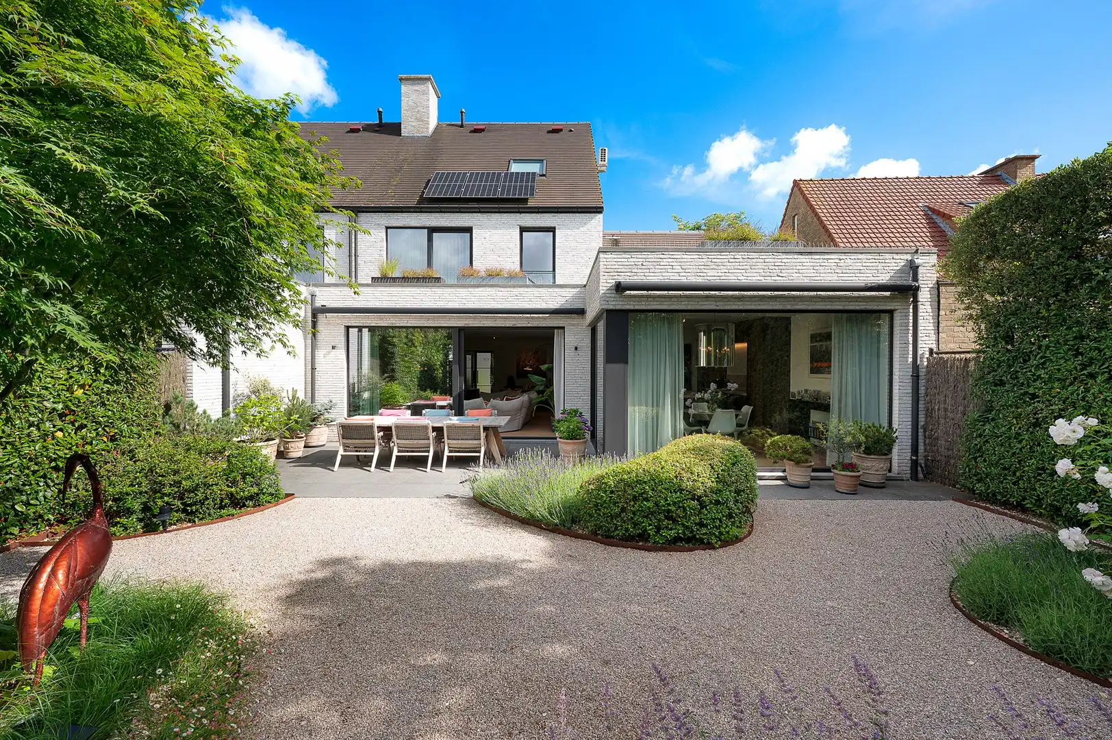 Recente woning op een uitzonderlijke ligging aan de rand van Het Zoute. foto {{pictureIndex}}