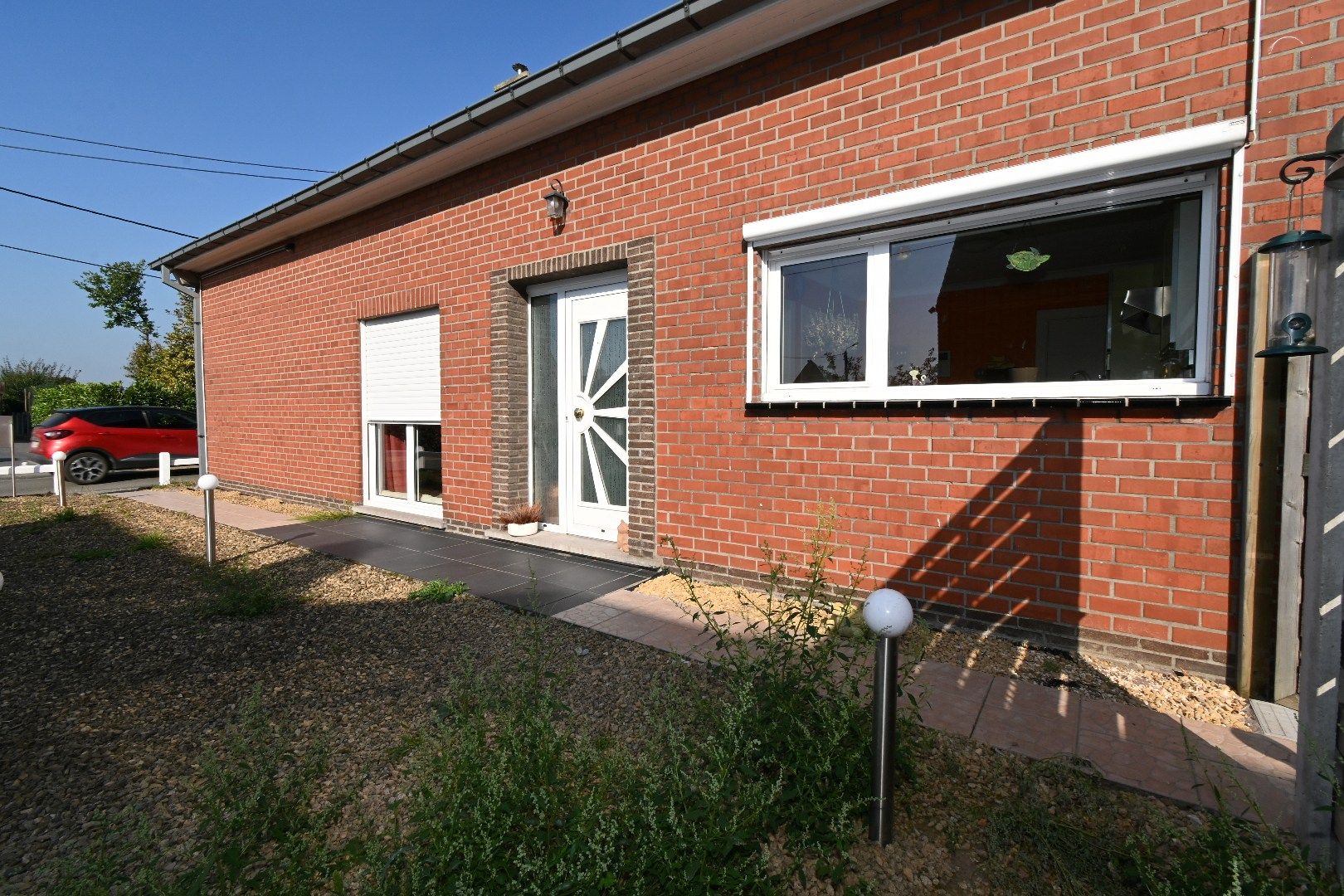Alleenstaande woning met carport en tuin foto 29