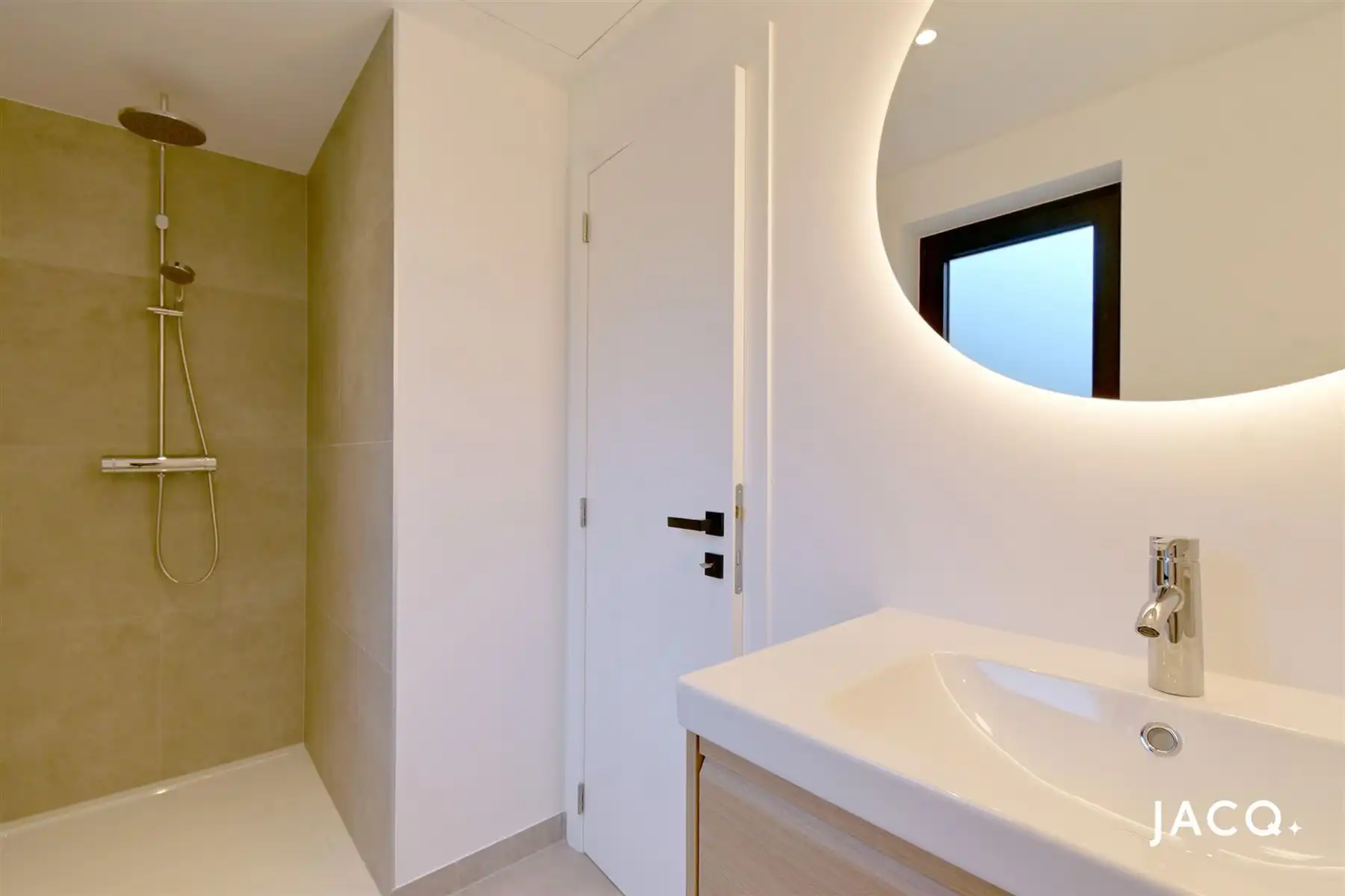 Prachtig gerenoveerde woning met 3 slaapkamers en tuin! foto 21