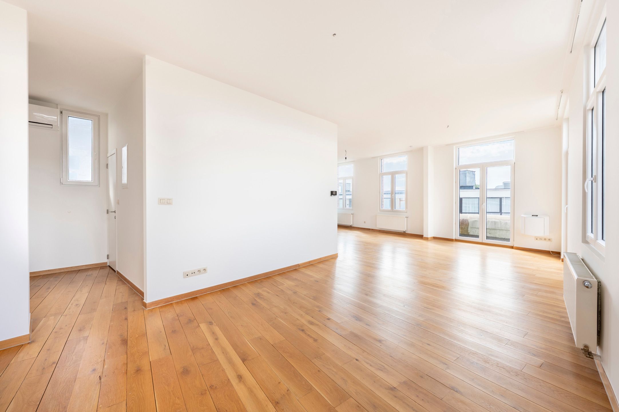 Licht, ruim en instapklaar appartement in art-deco gebouw foto 7