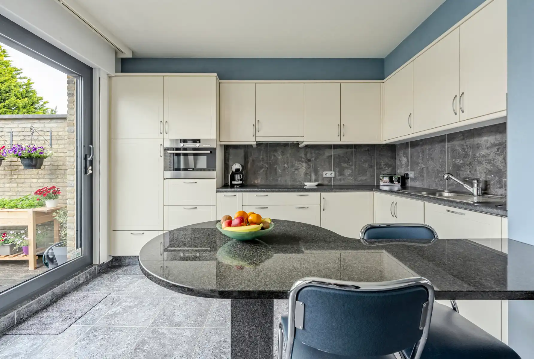 Instapklare woning met handelsruimte in centrum Kortemark foto 7