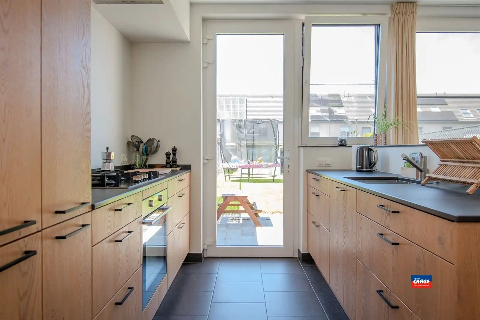 Instapklare woning met 4 slaapkamers, tuin en garagebox foto 10