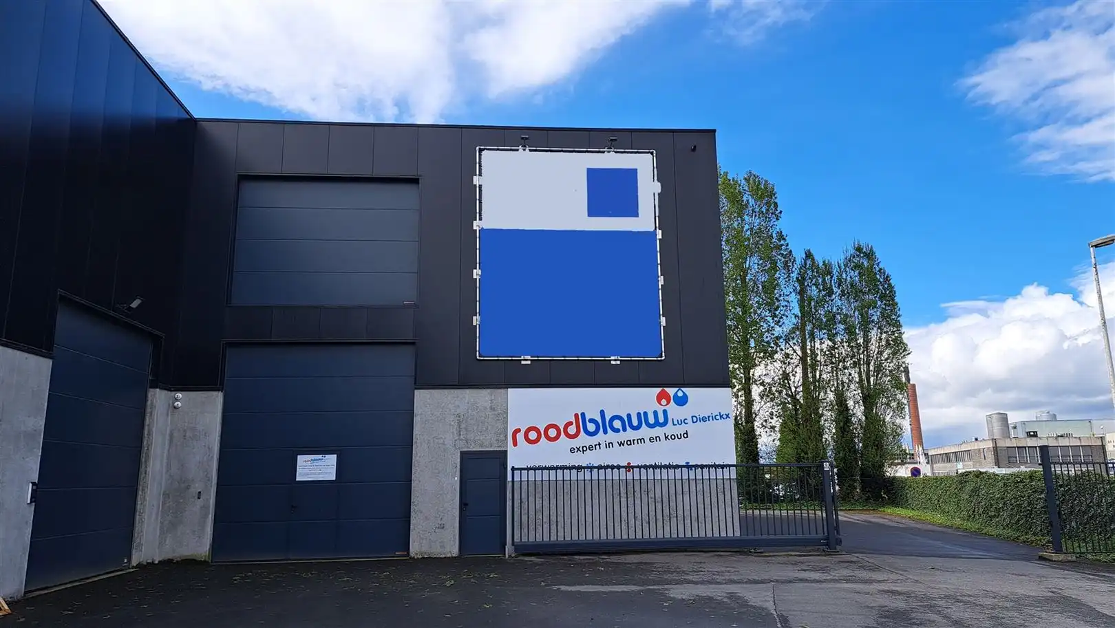 Kwalitatieve magazijnen + parkeerplaatsen foto {{pictureIndex}}