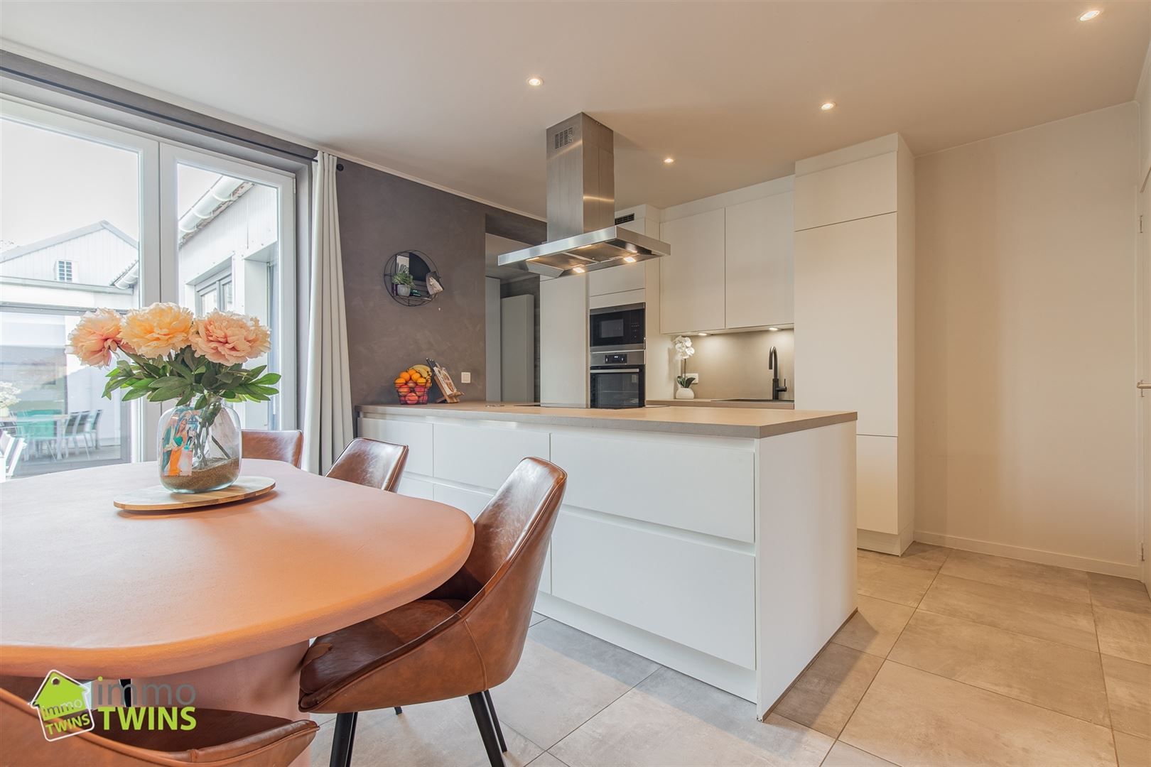 Gerenoveerde woning met loods, oprit en tuin te Grembergen foto 5