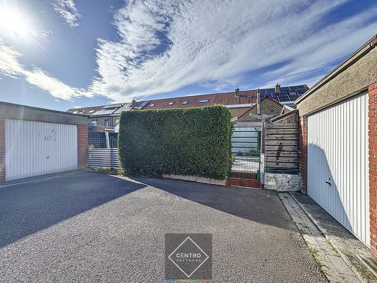 Woning met 3 slpks, GARAGE en tuin met UITWEG achteraan te Uitkerke! foto 2